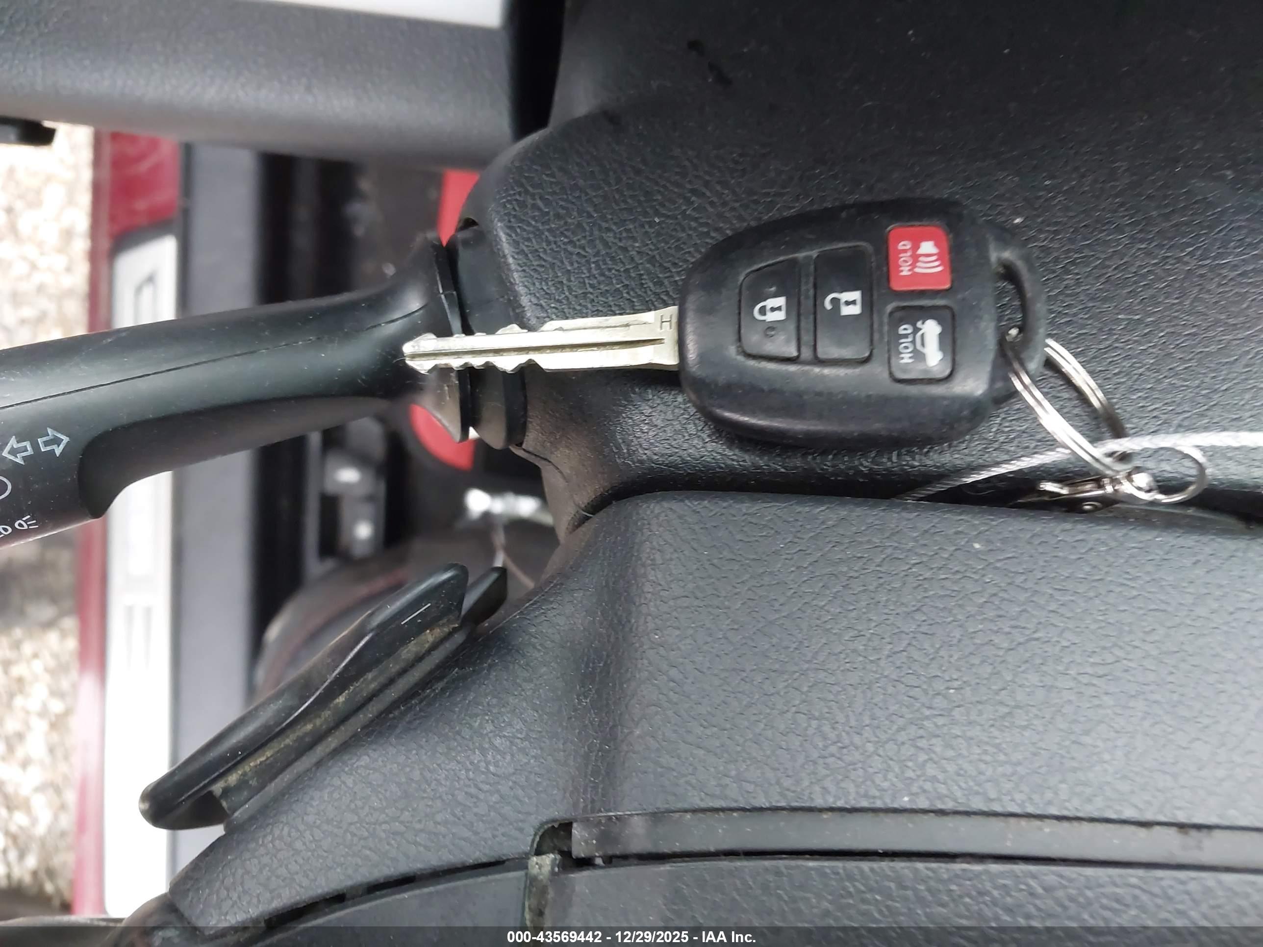 TOYOTA CAMRY image 11
