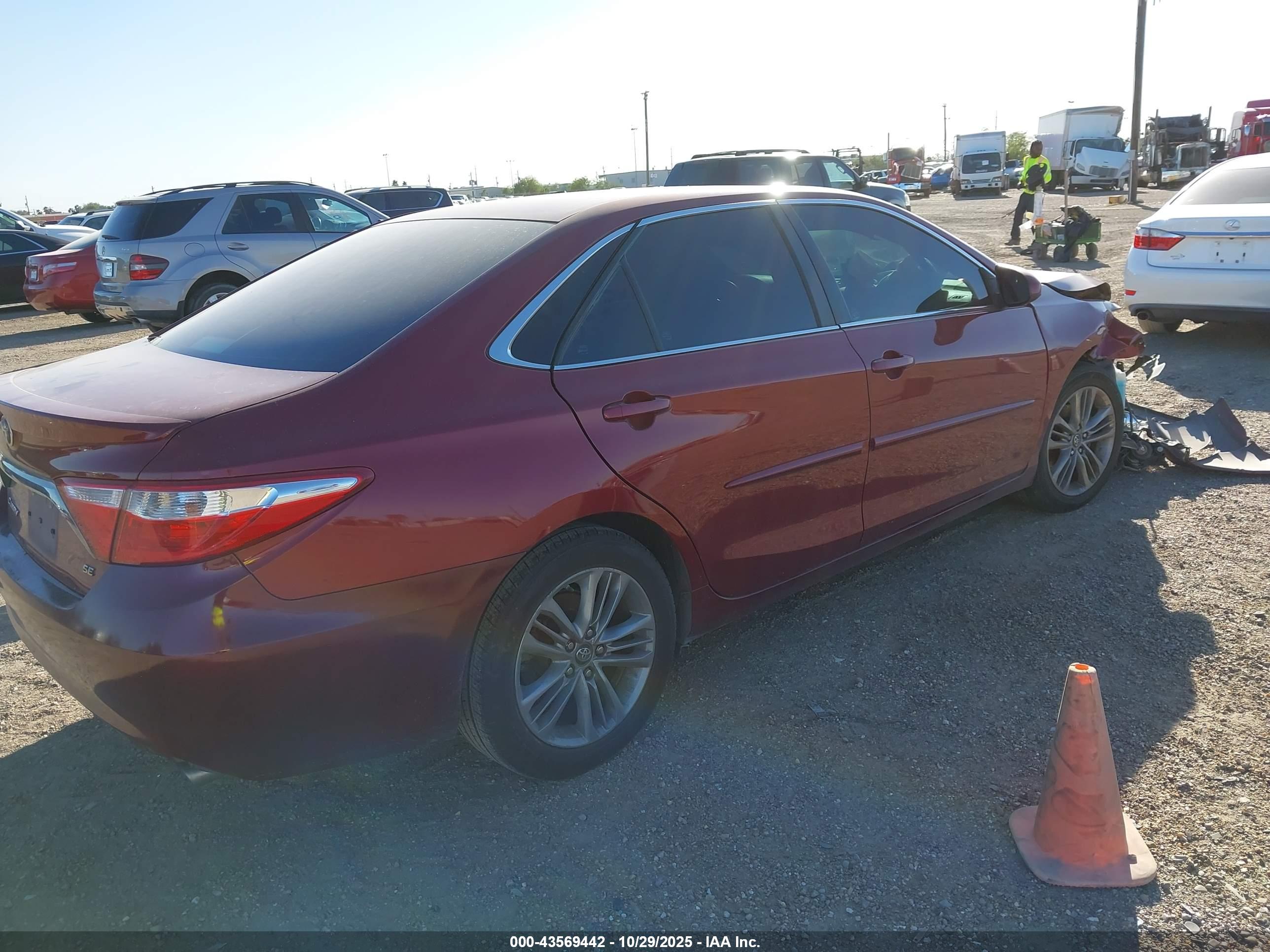 TOYOTA CAMRY image 4