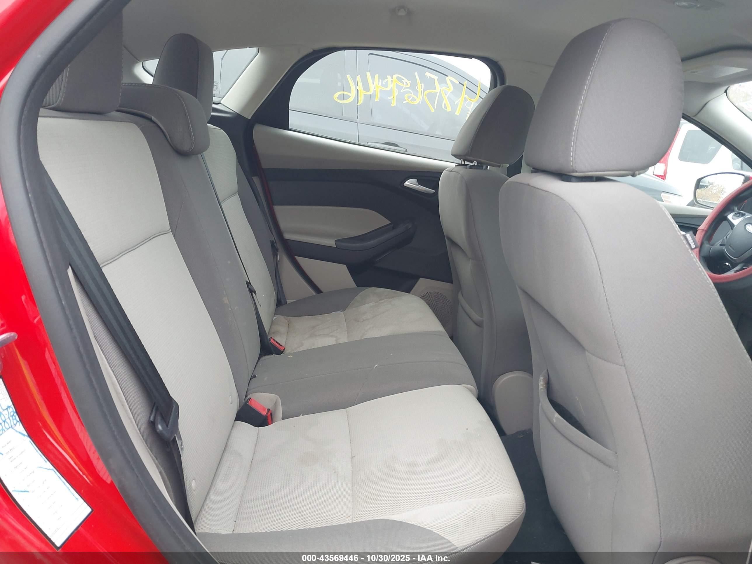 FORD FOCUS image 8