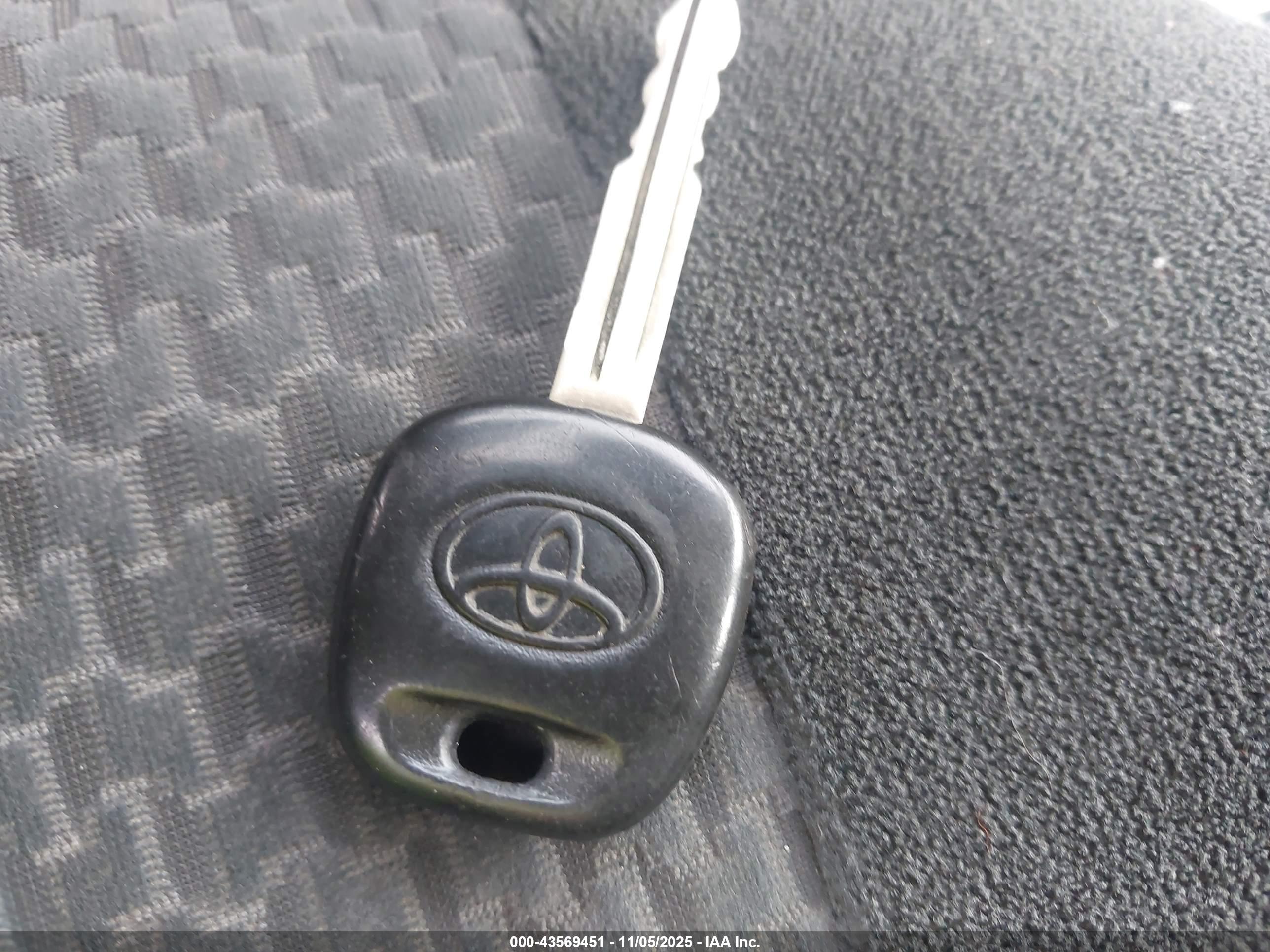 TOYOTA COROLLA image 11