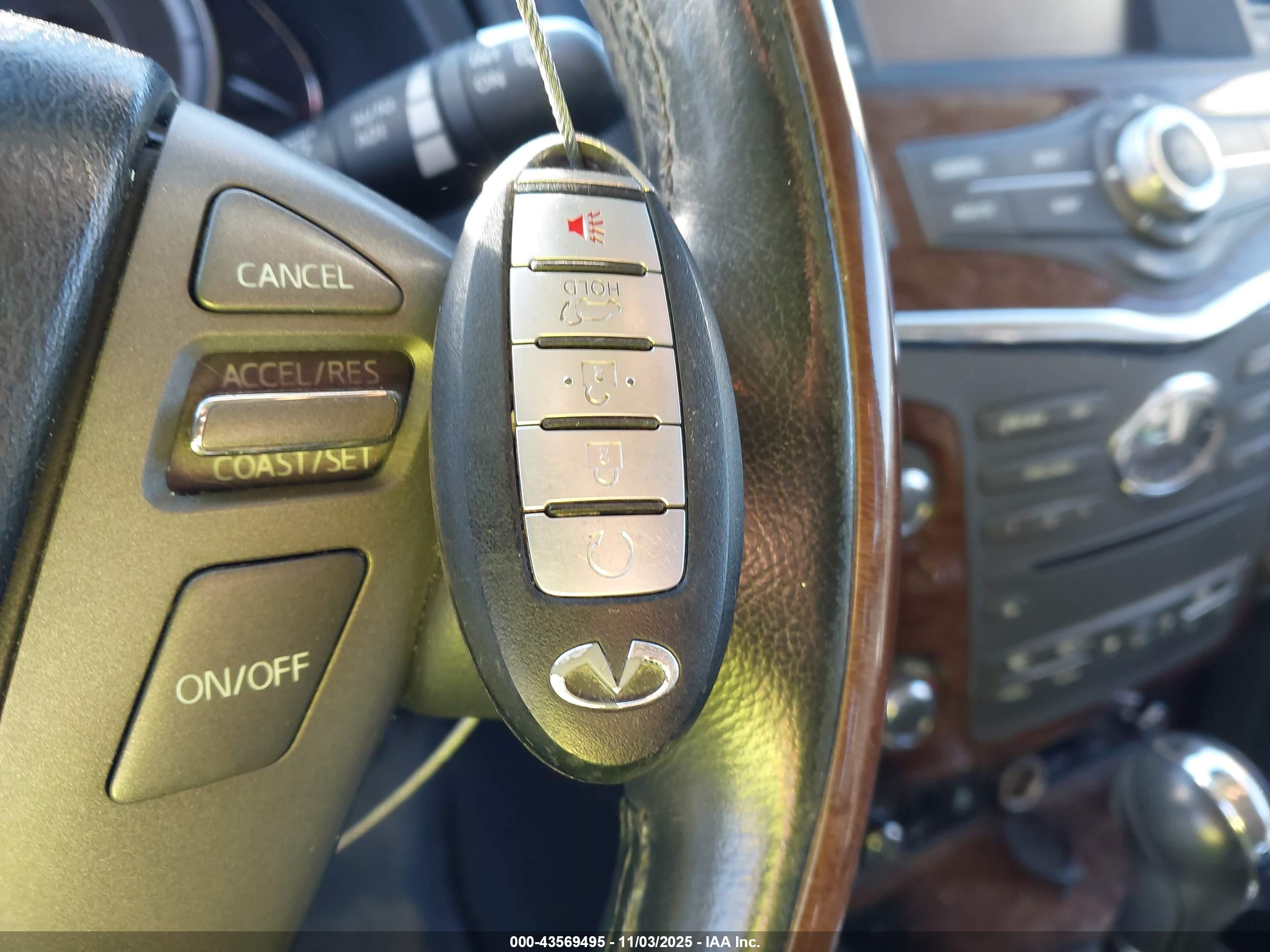 INFINITI QX80 image 11