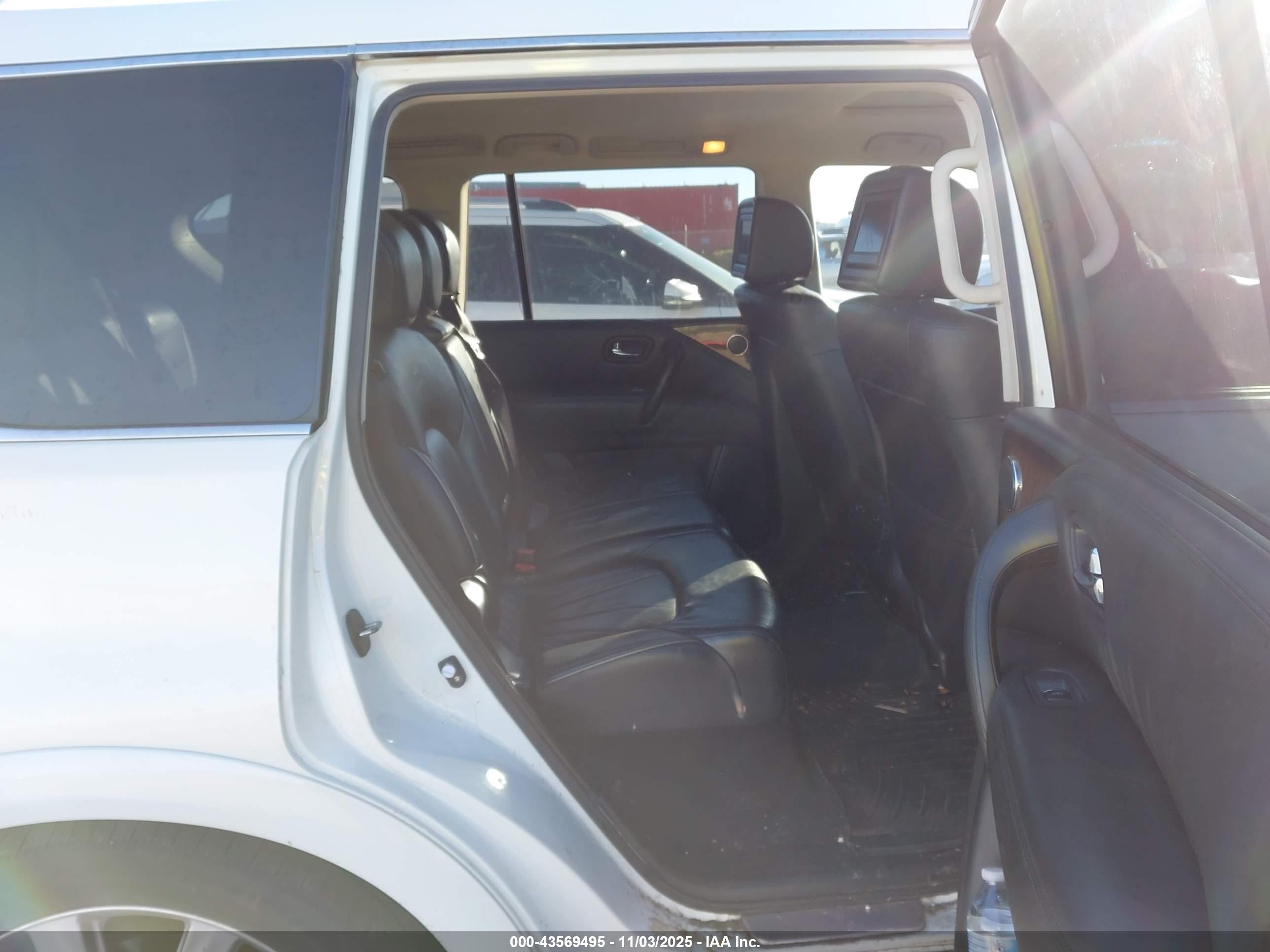 INFINITI QX80 image 8