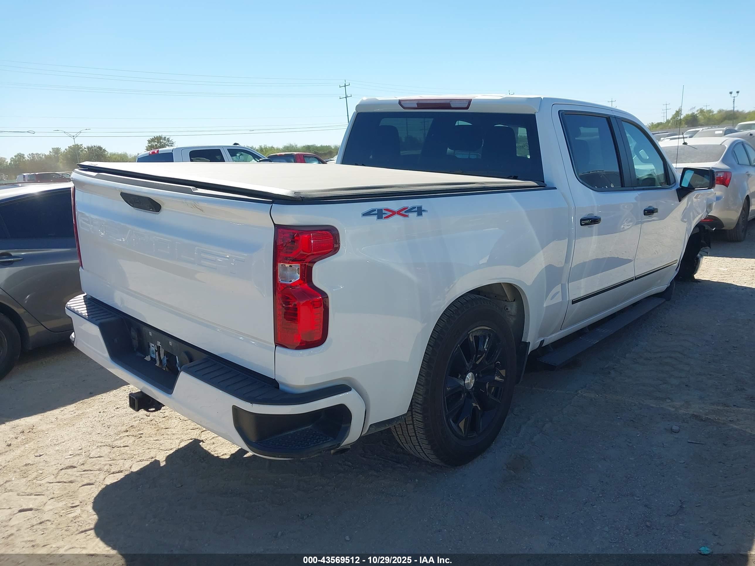 CHEVROLET SILVERADO image 4