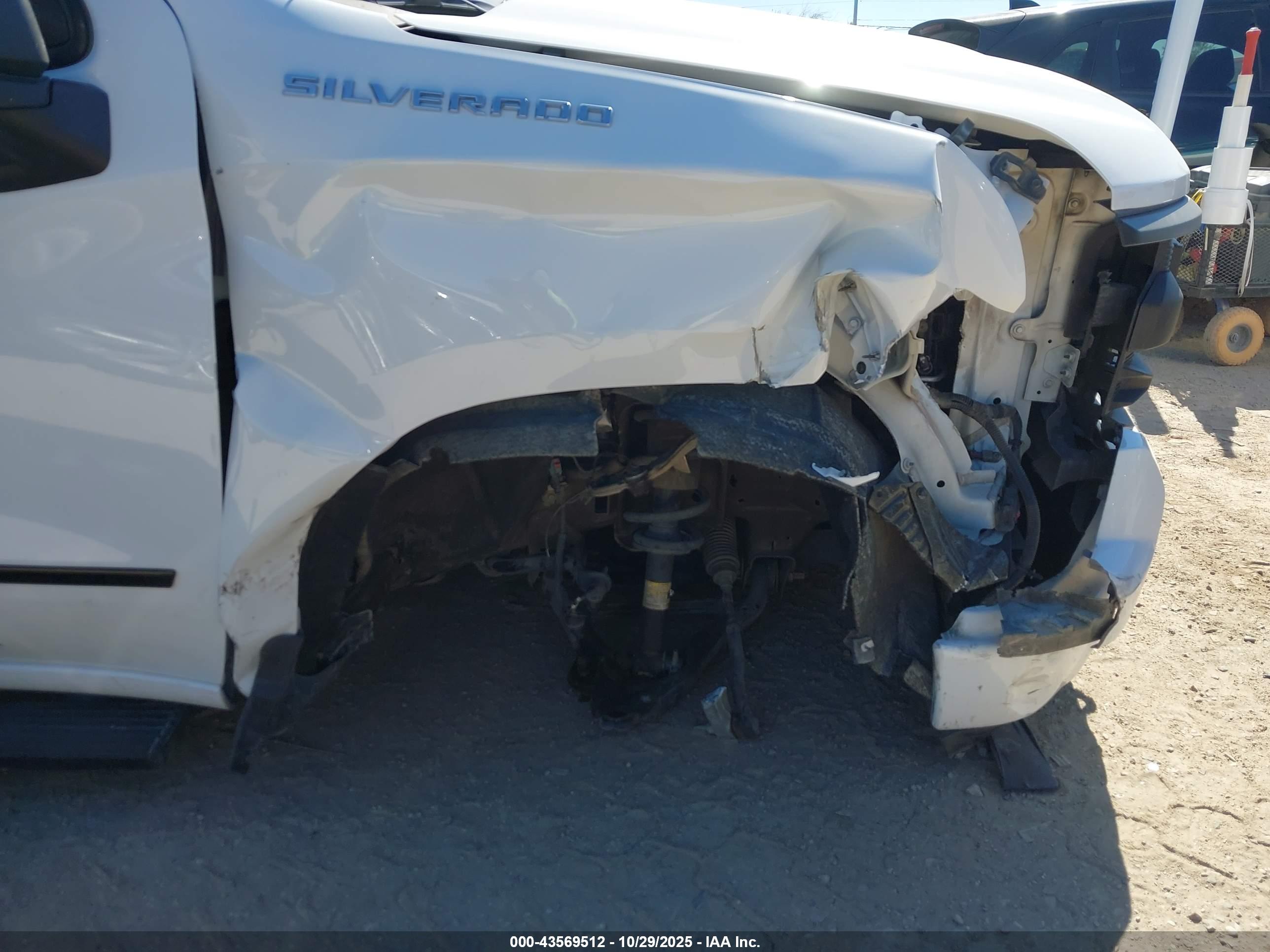 CHEVROLET SILVERADO image 6