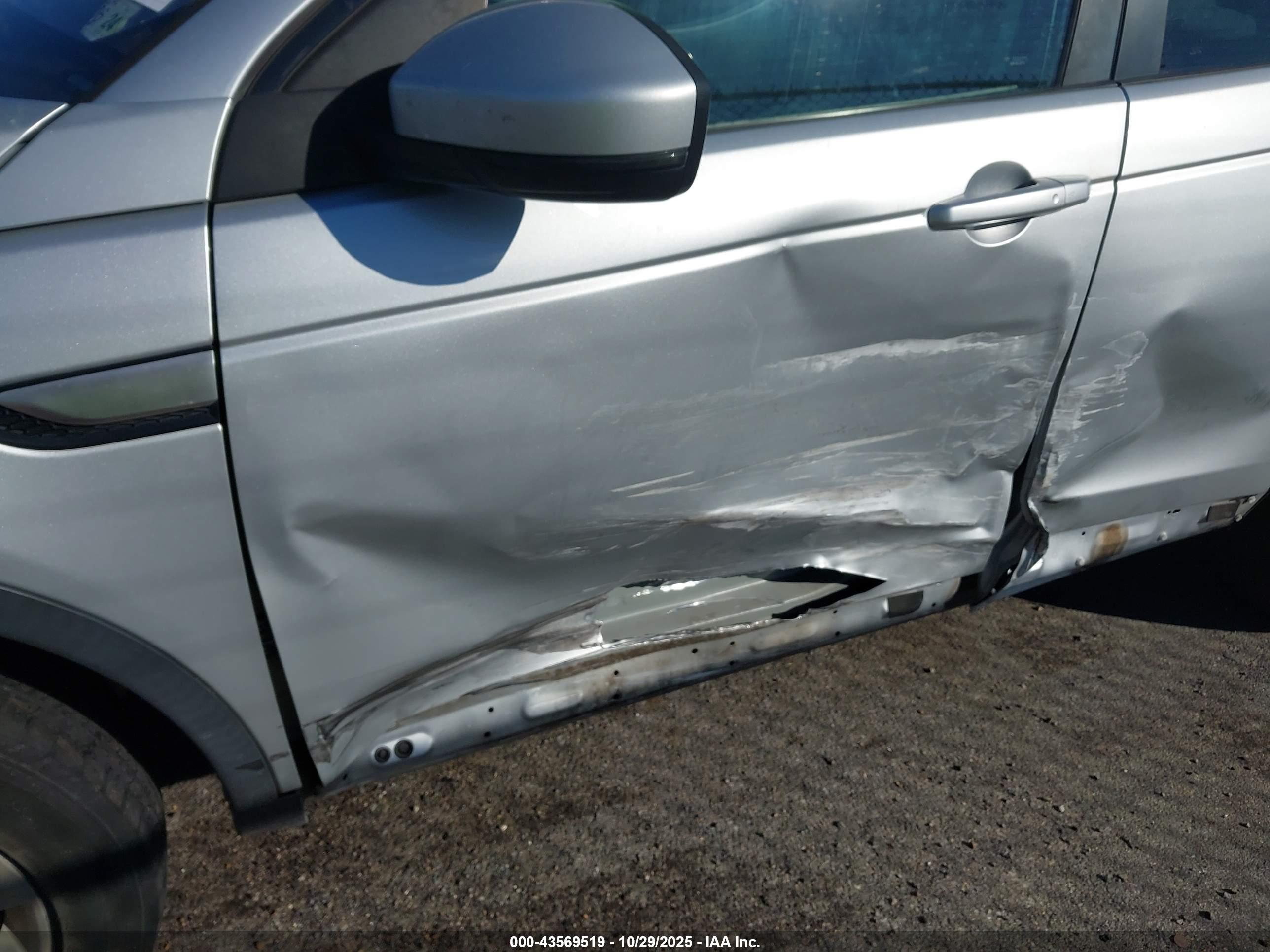 LAND ROVER image 6