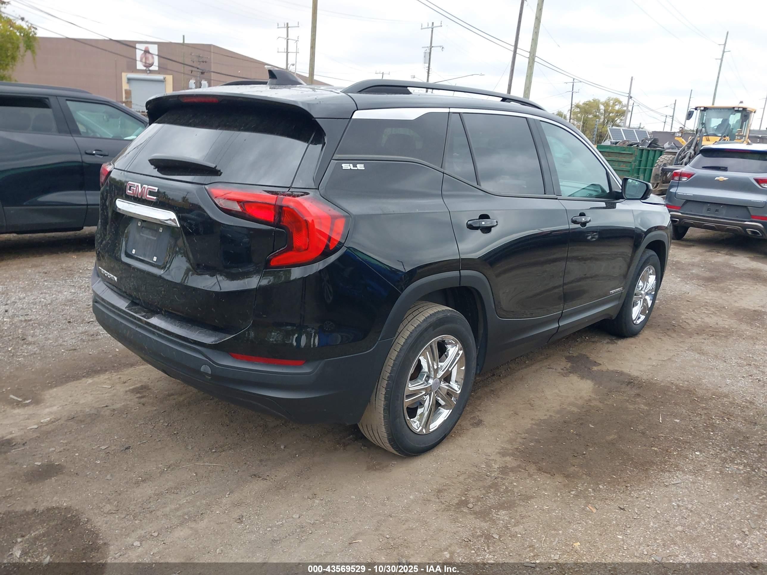 GMC TERRAIN image 4
