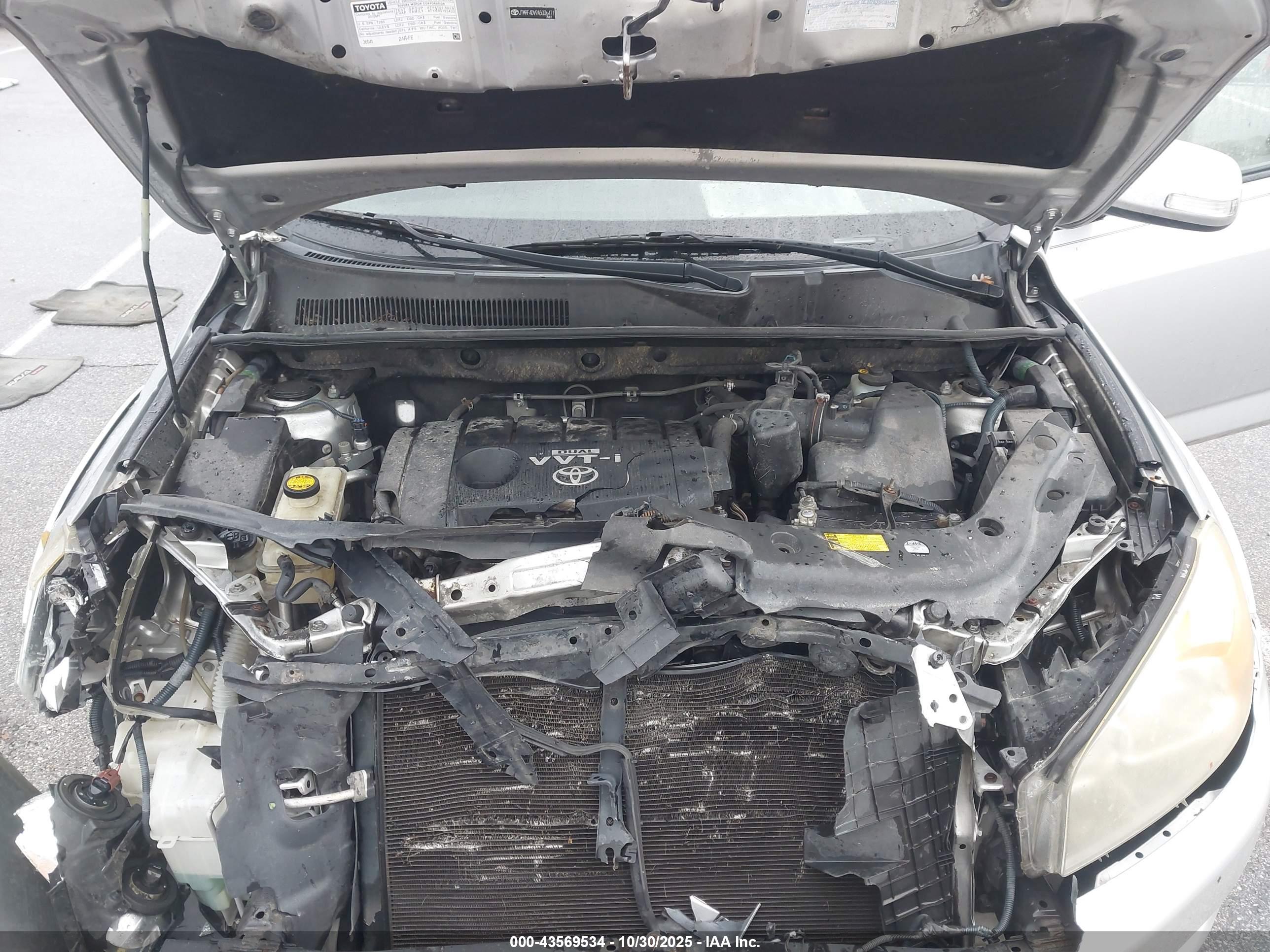 TOYOTA RAV4 image 10