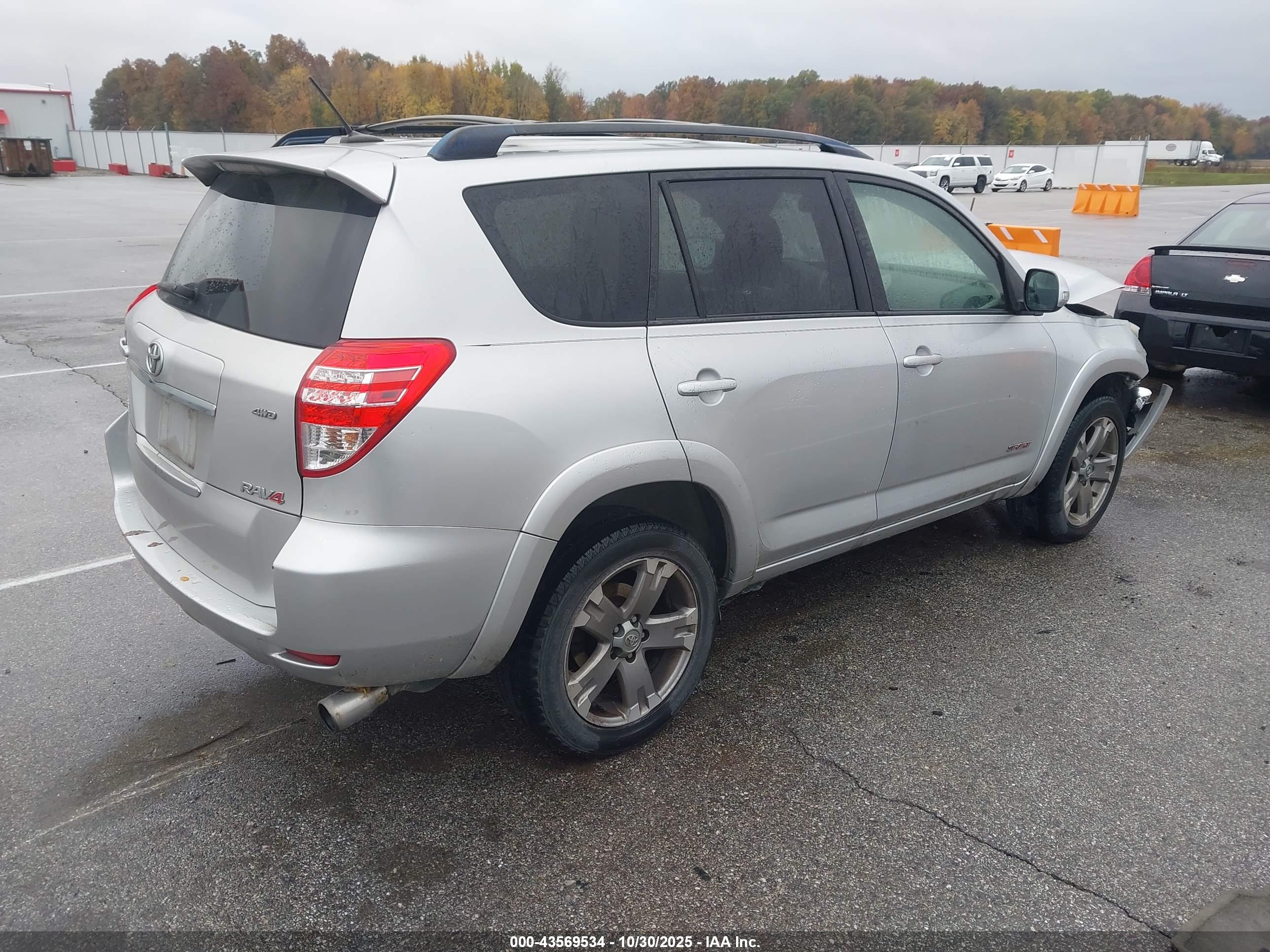 TOYOTA RAV4 image 4