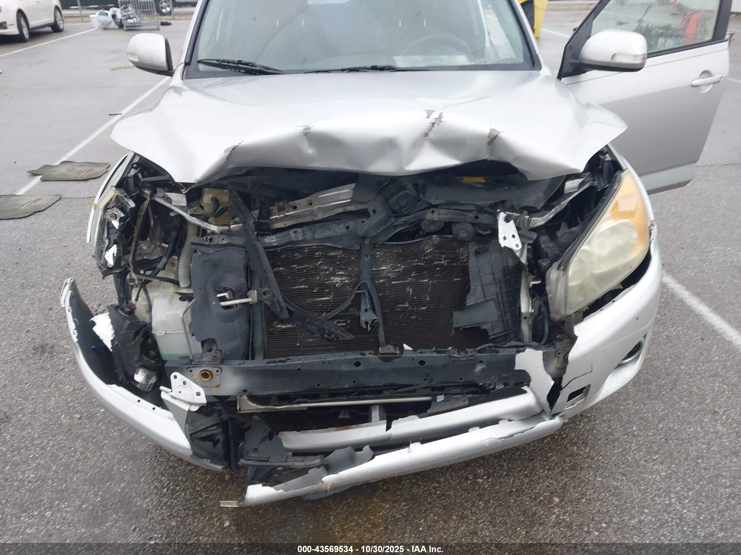 TOYOTA RAV4 image 6