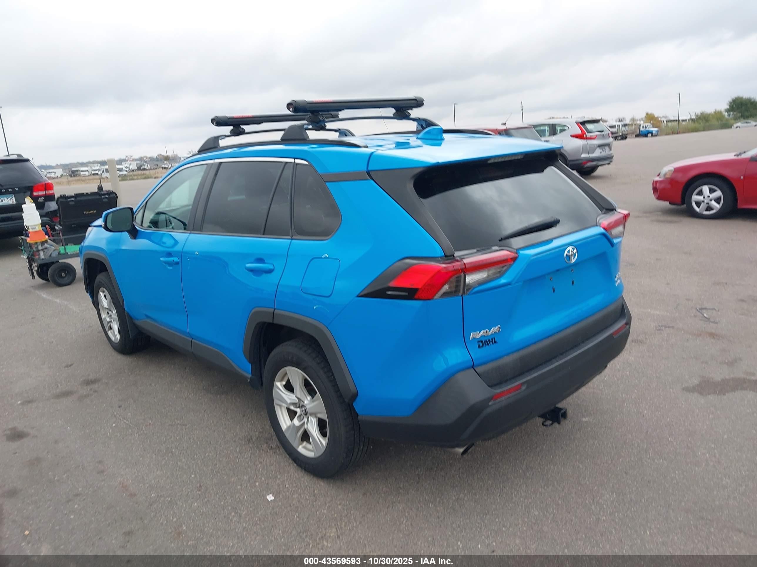 TOYOTA RAV4 image 3