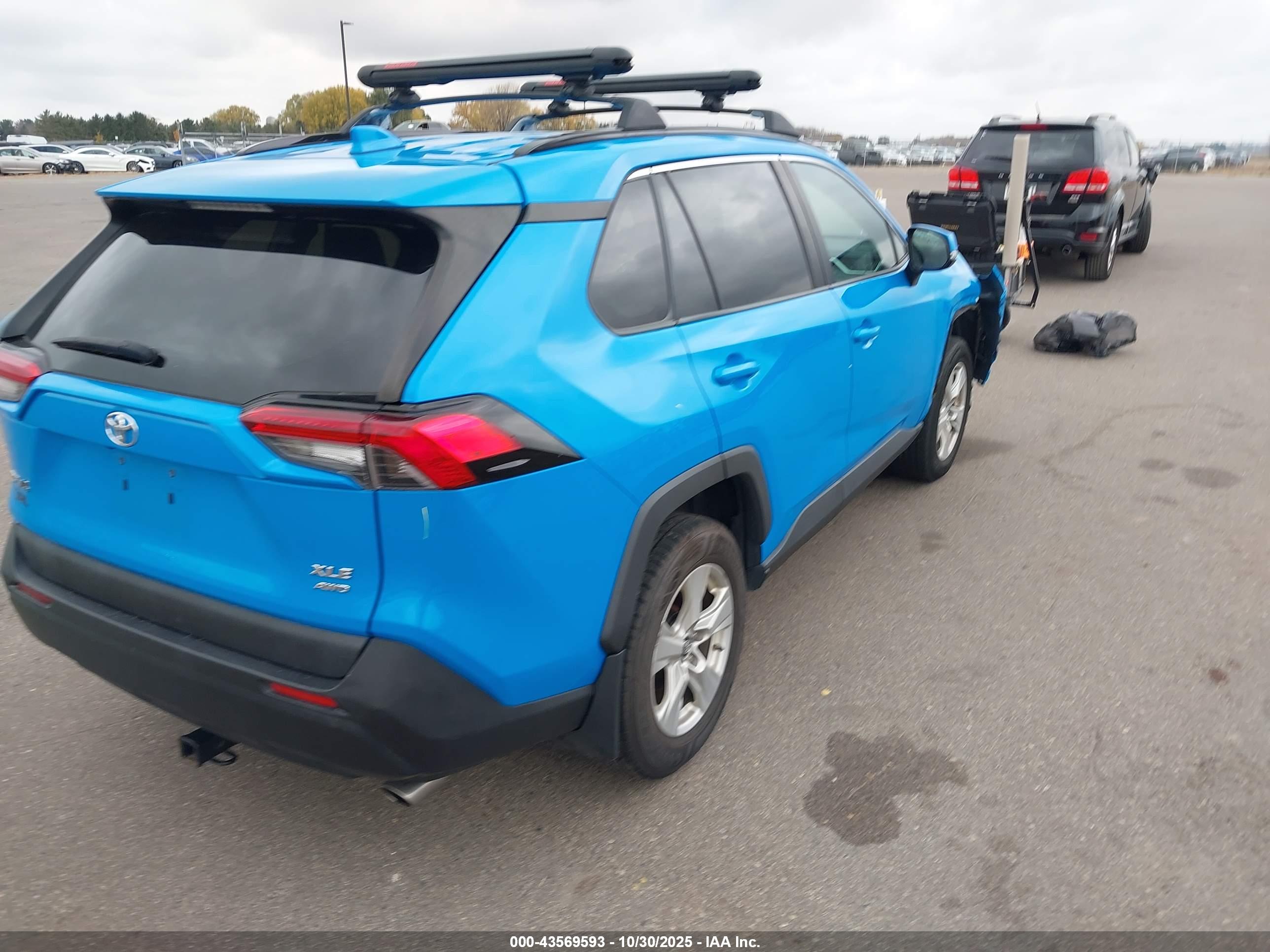 TOYOTA RAV4 image 4