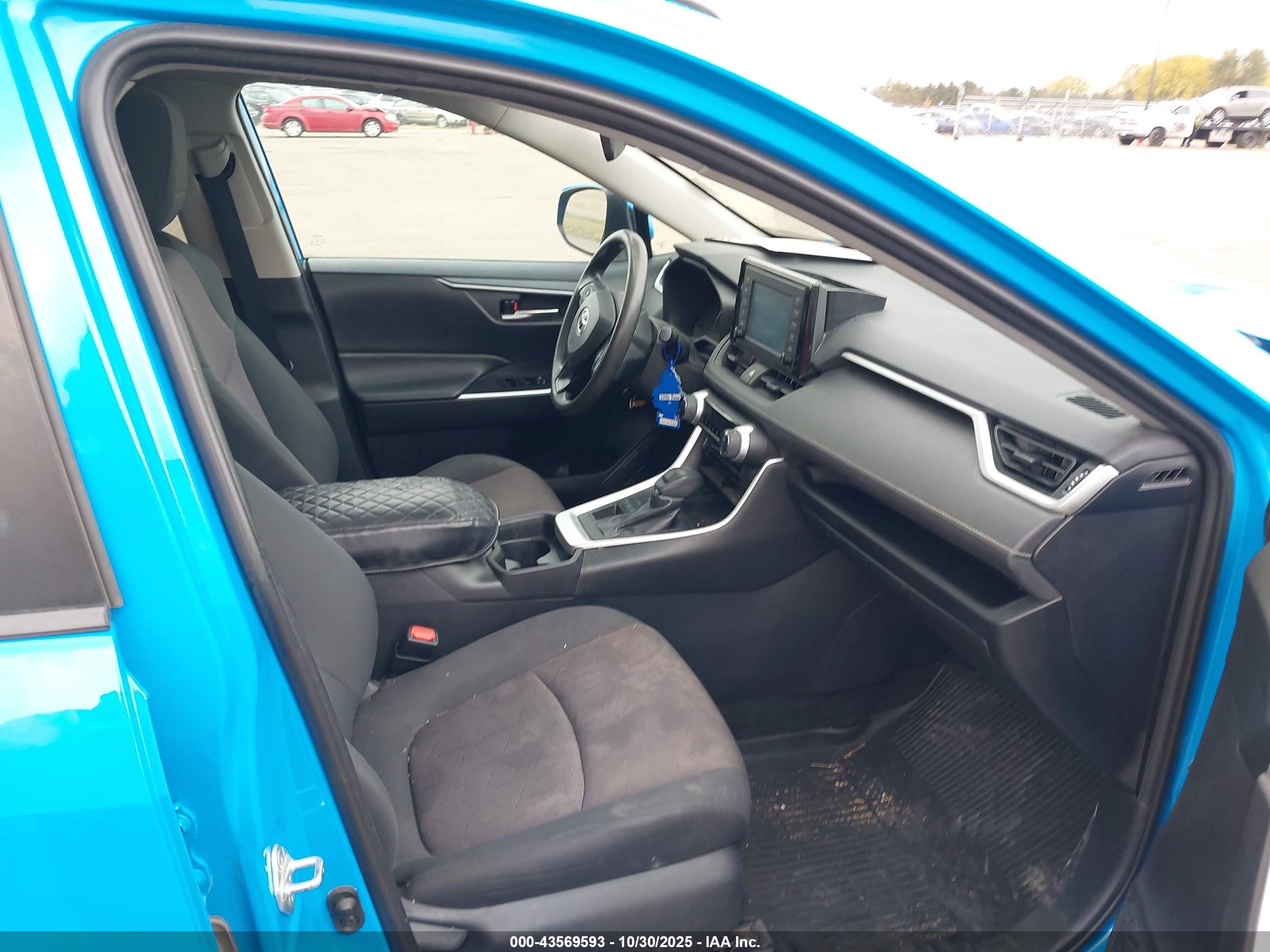 TOYOTA RAV4 image 5