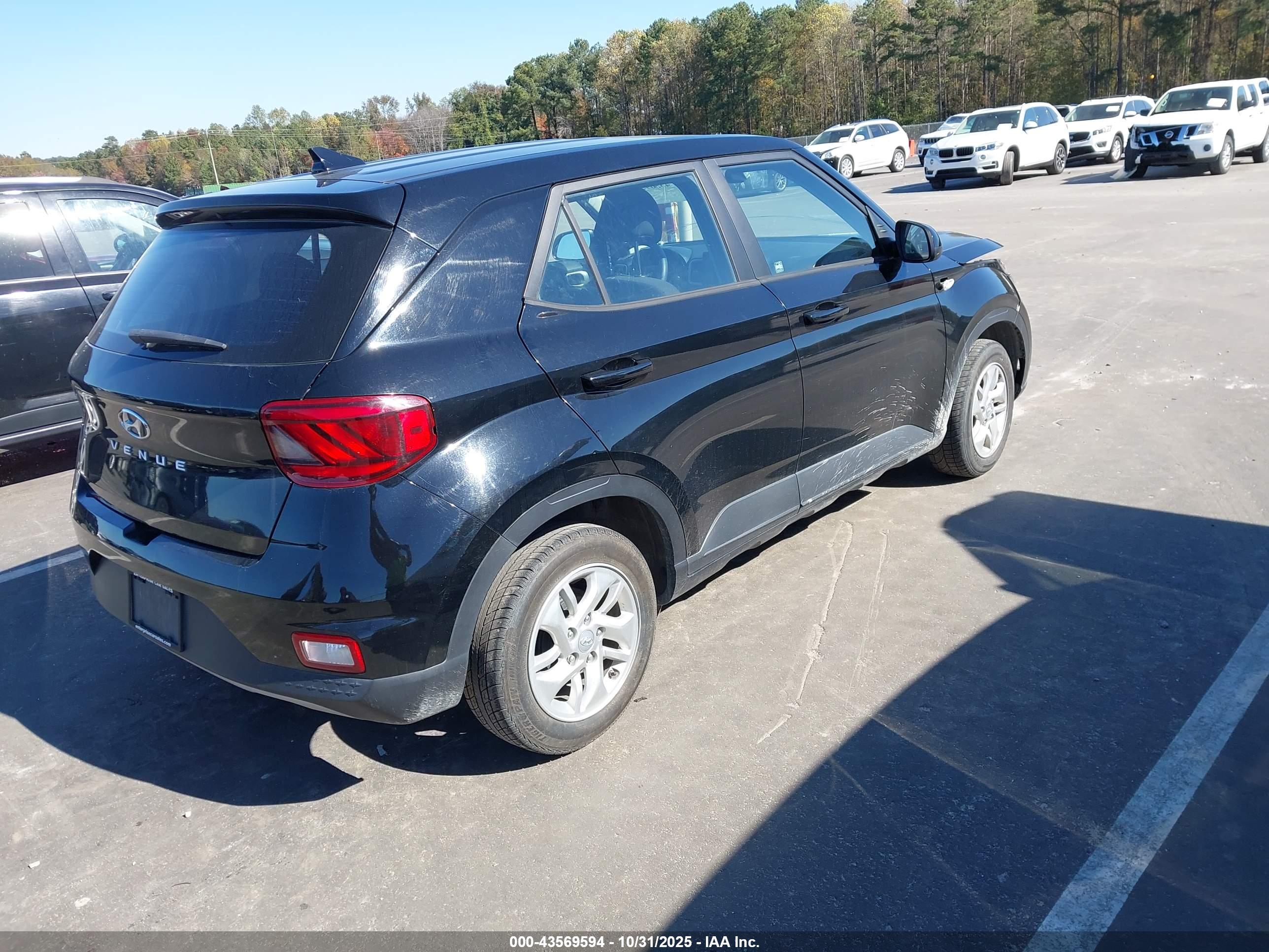 HYUNDAI VENUE image 4