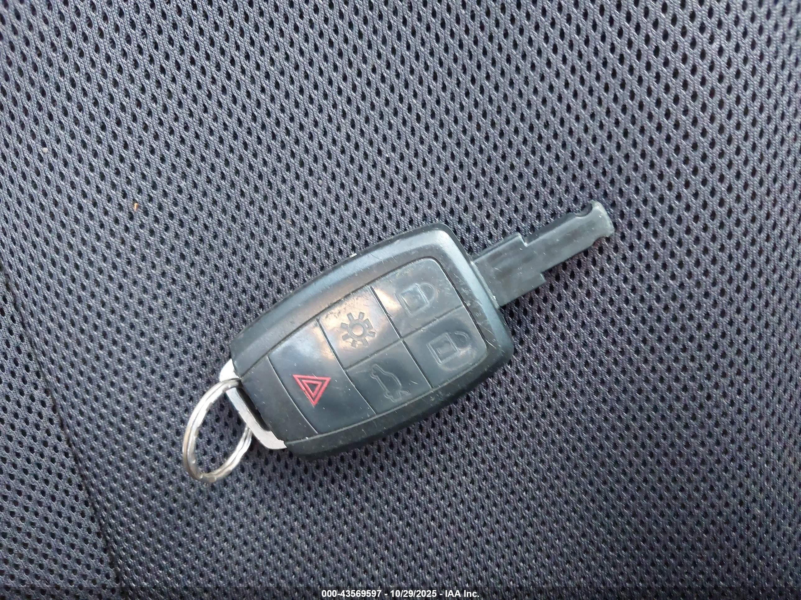 VOLVO C30 image 11
