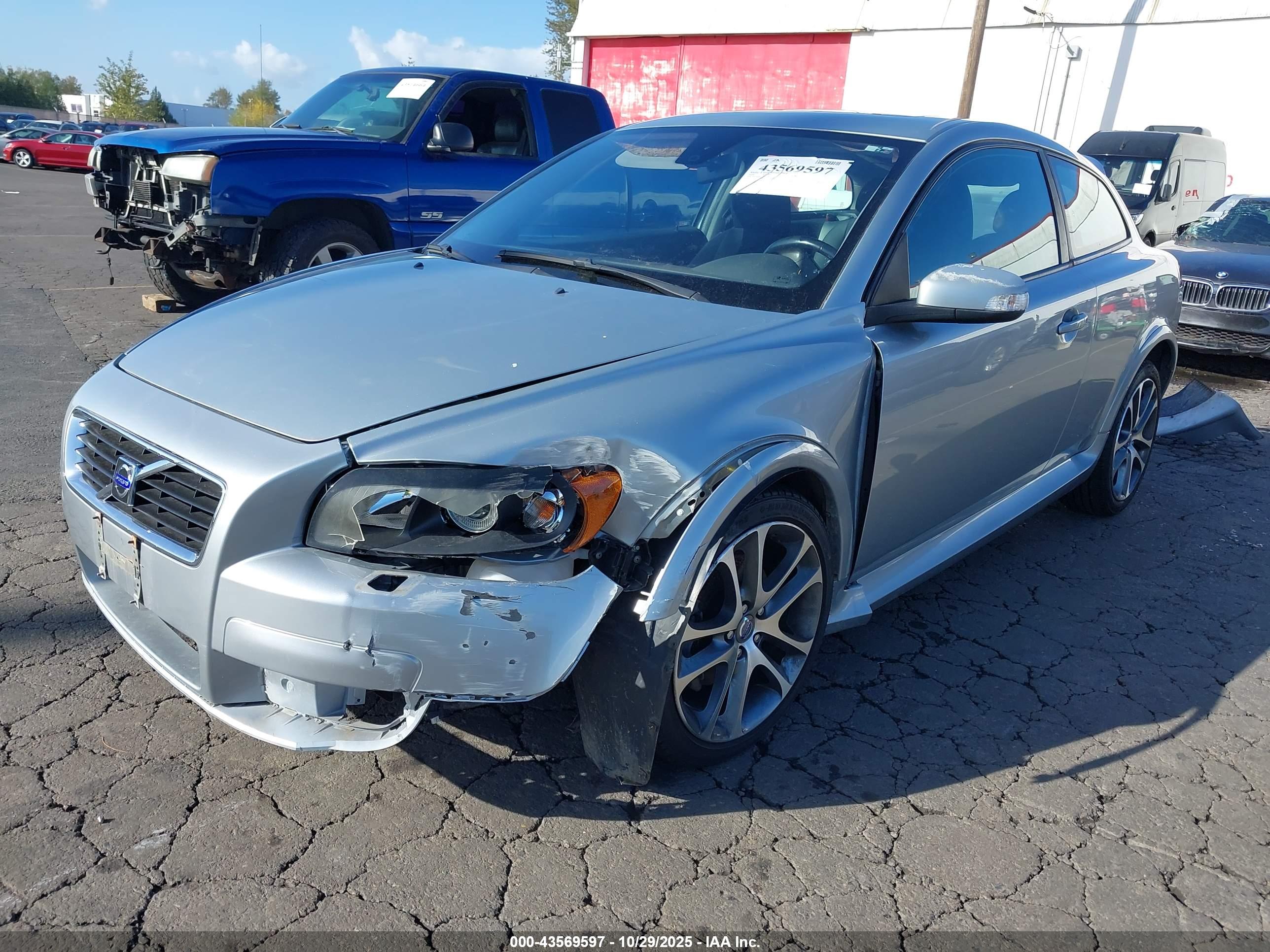 VOLVO C30 image 2