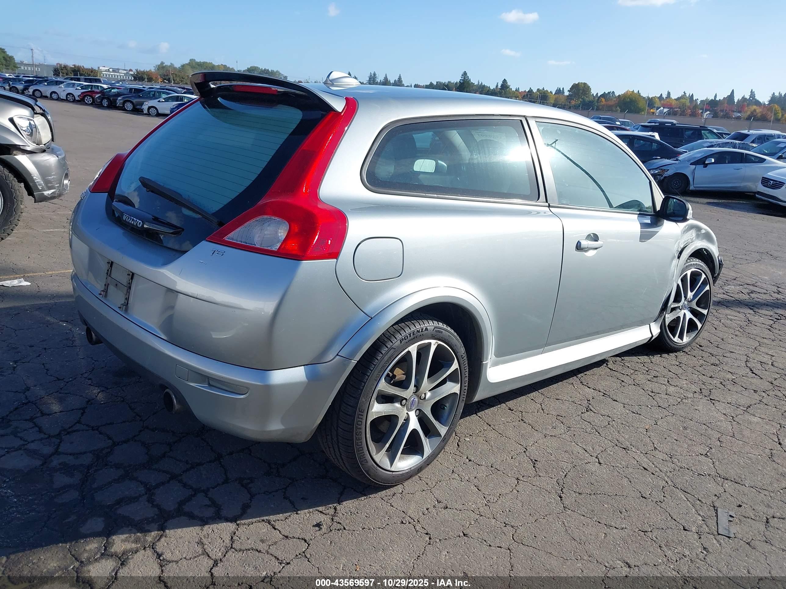 VOLVO C30 image 4