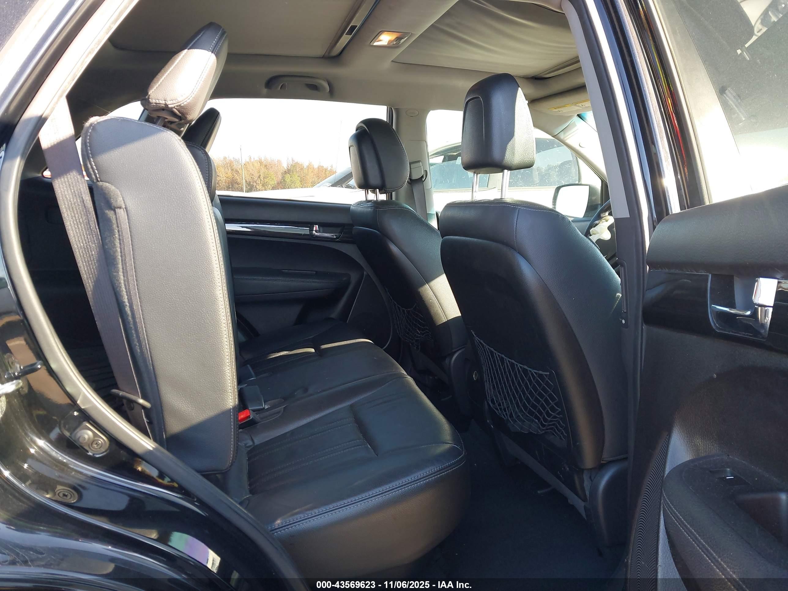 KIA SORENTO image 8