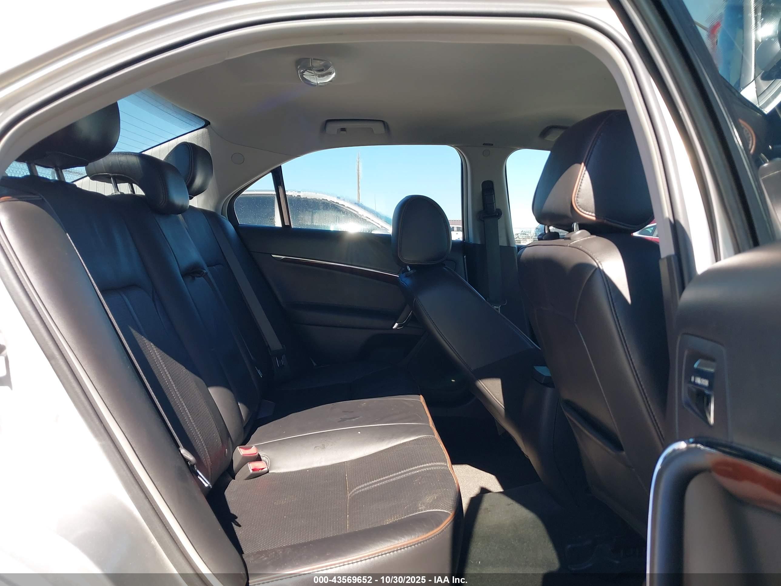 LINCOLN MKZ image 8