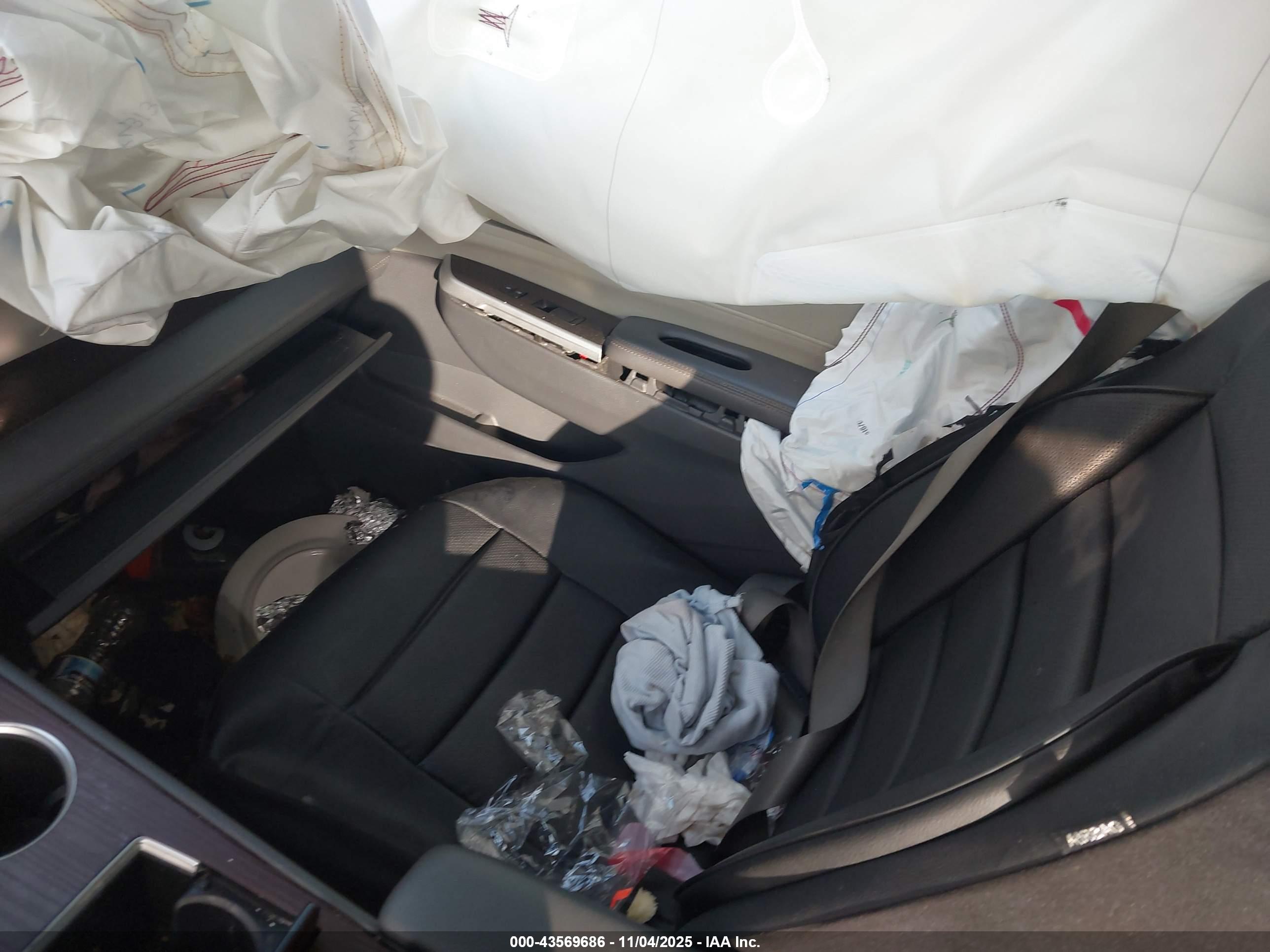 TOYOTA SIENNA image 5
