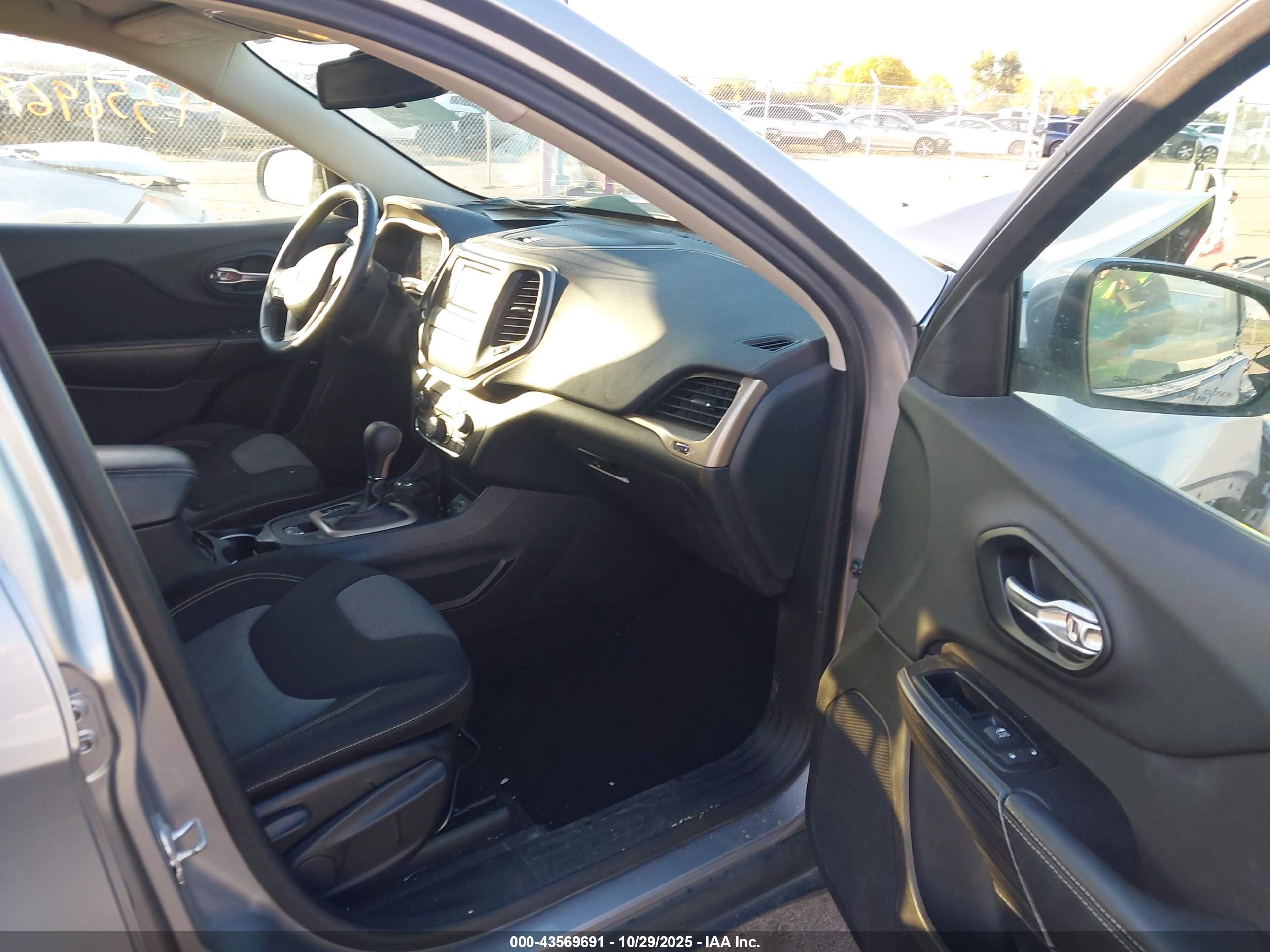 JEEP CHEROKEE image 5