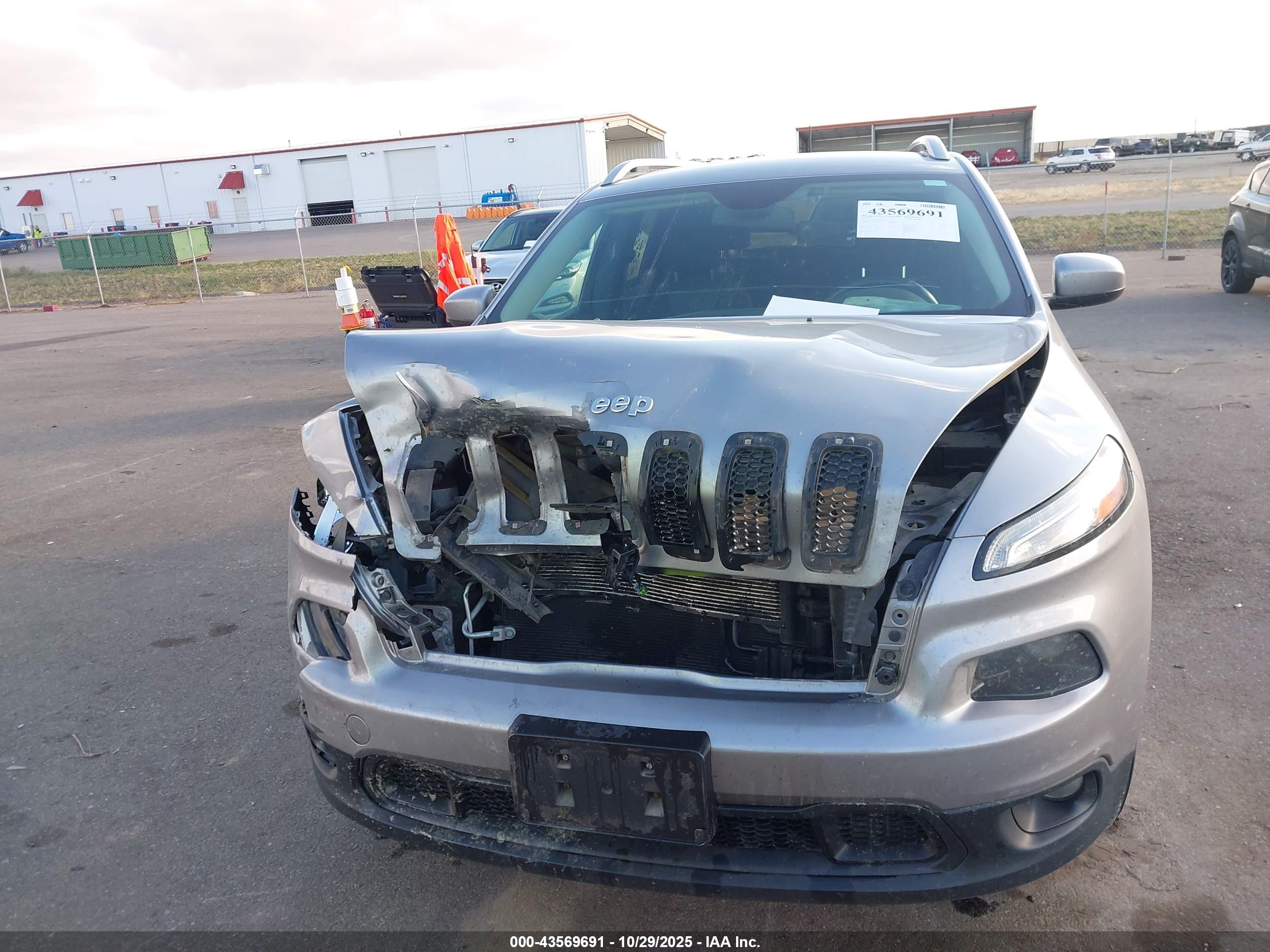 JEEP CHEROKEE image 6