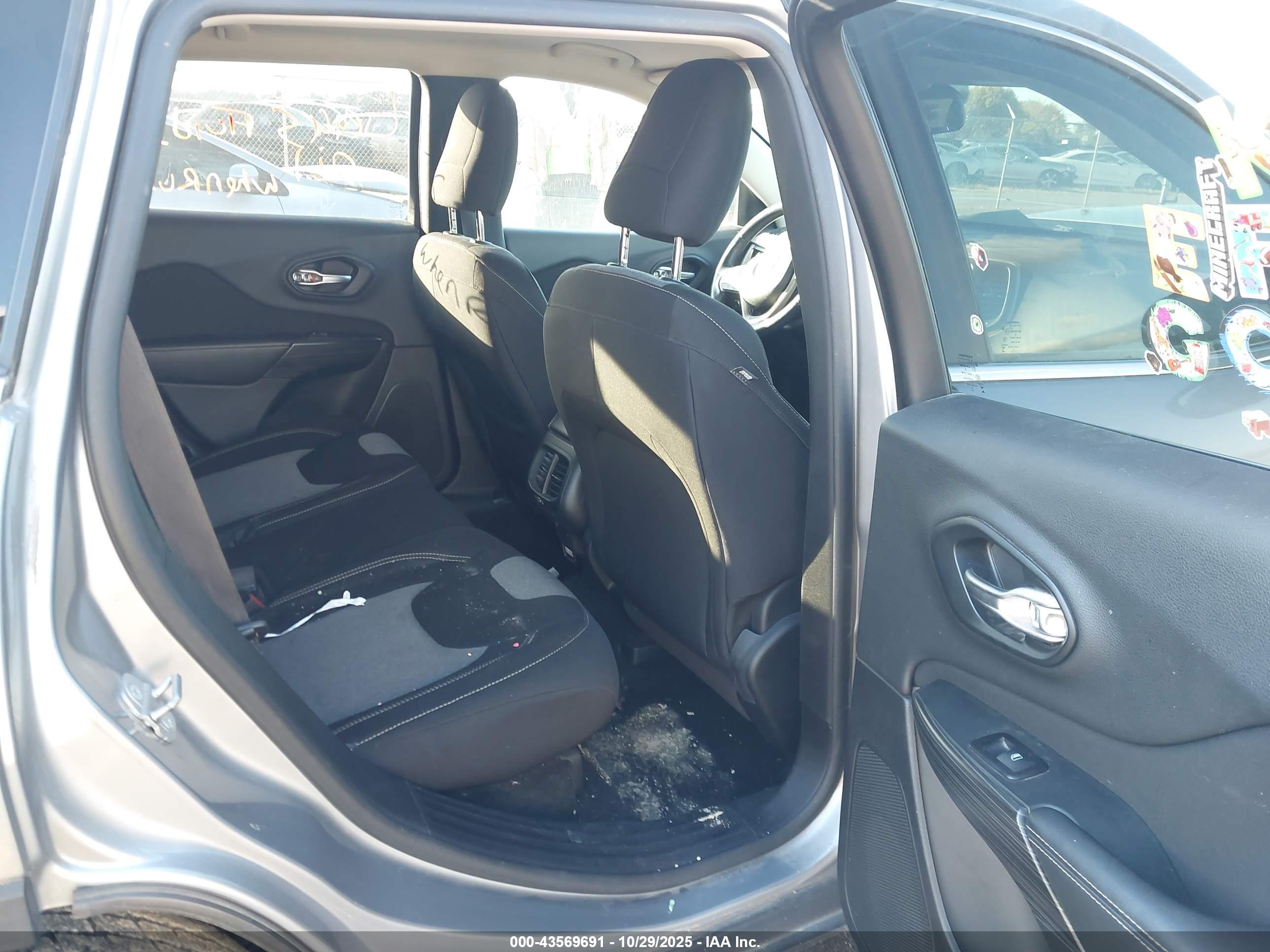 JEEP CHEROKEE image 8