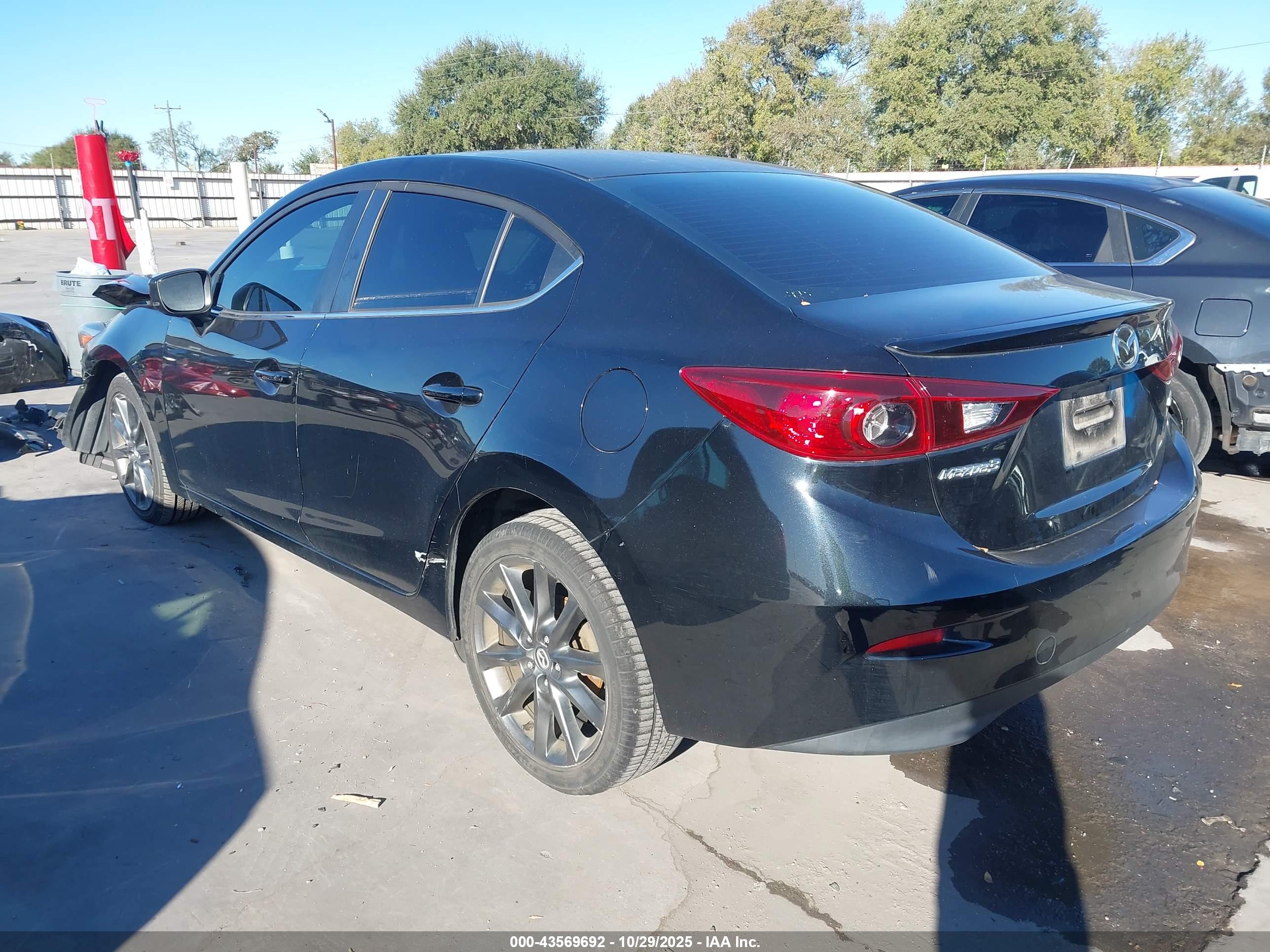MAZDA MAZDA3 image 3