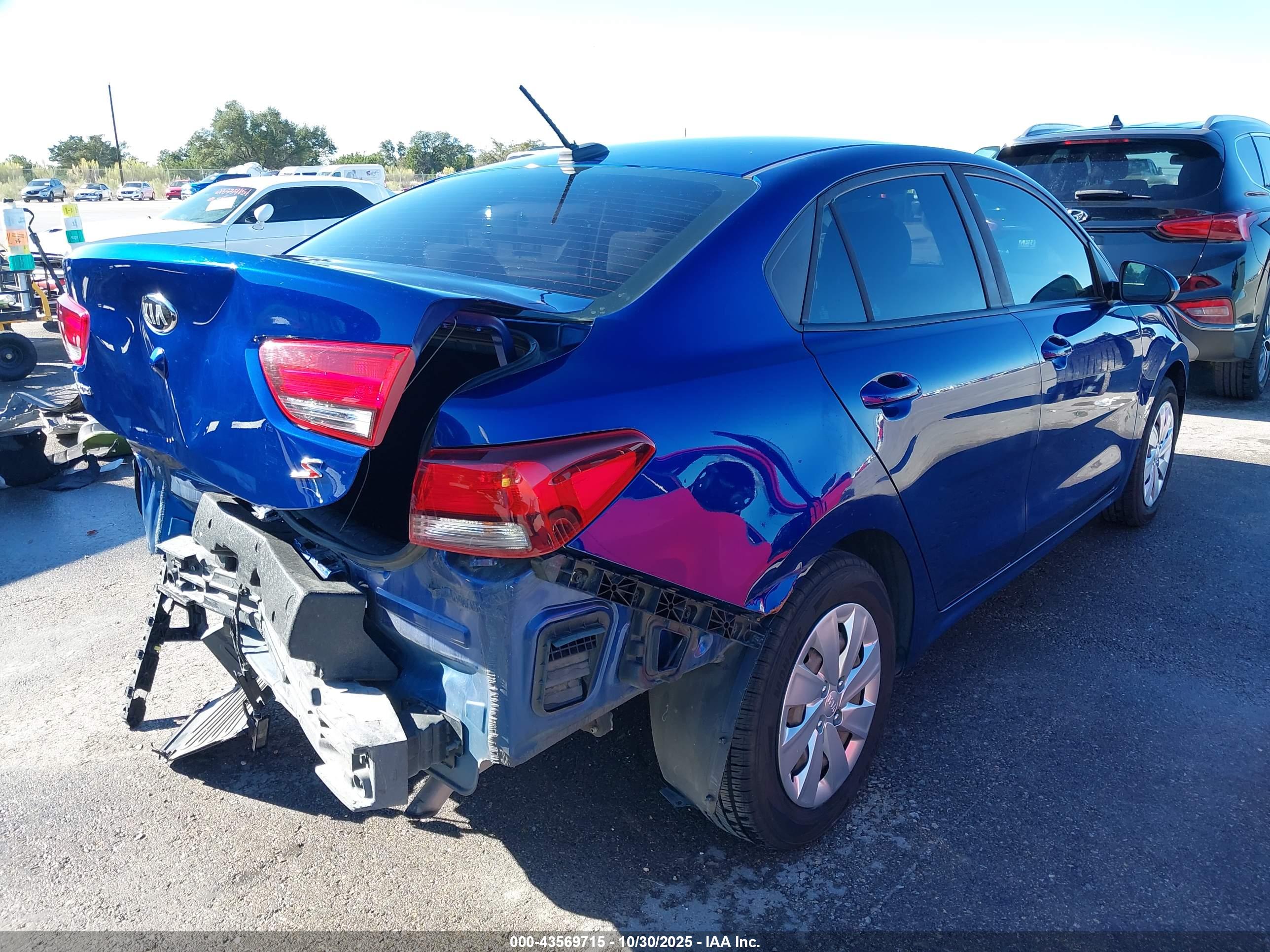 KIA RIO image 4