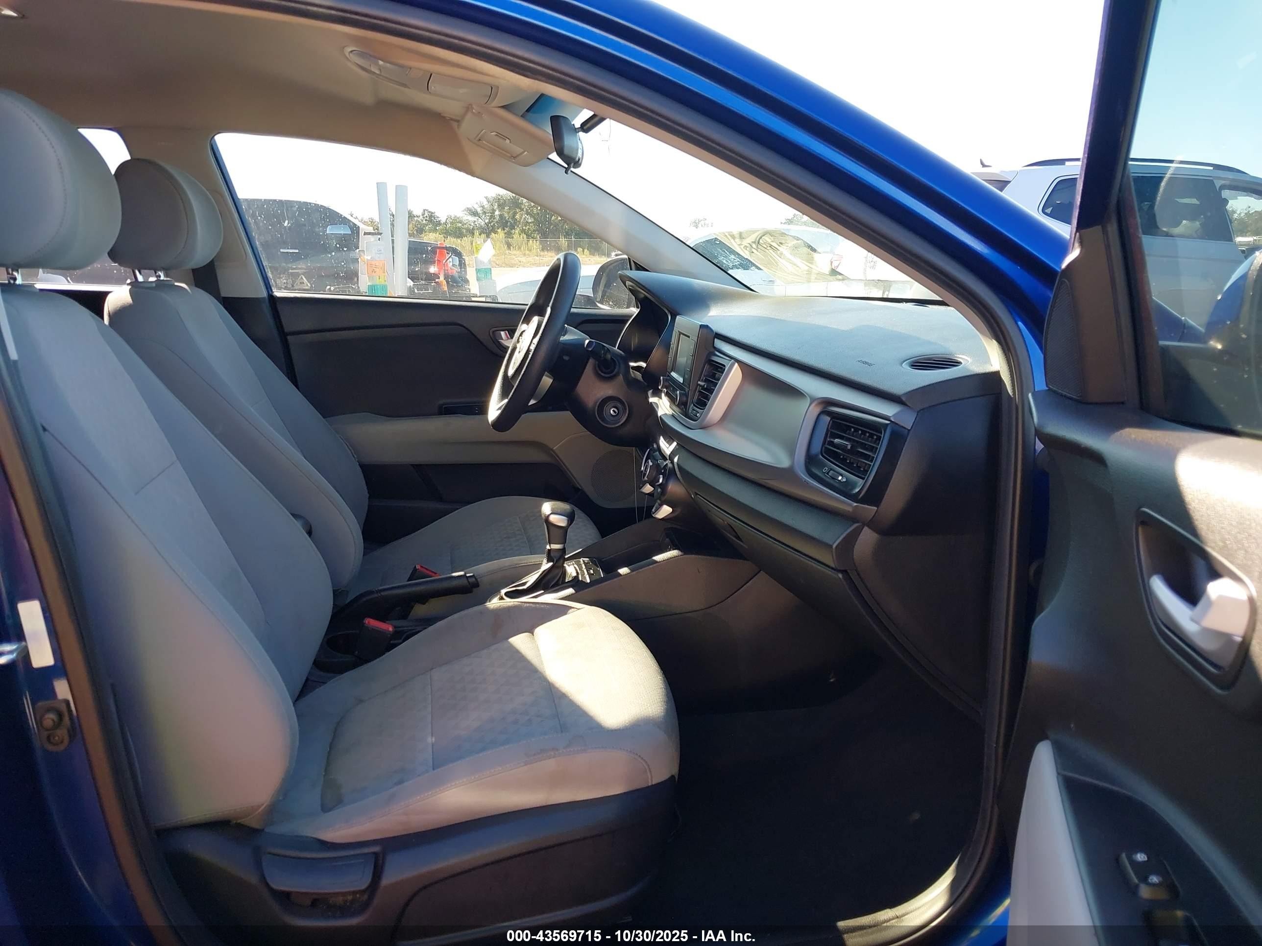 KIA RIO image 5