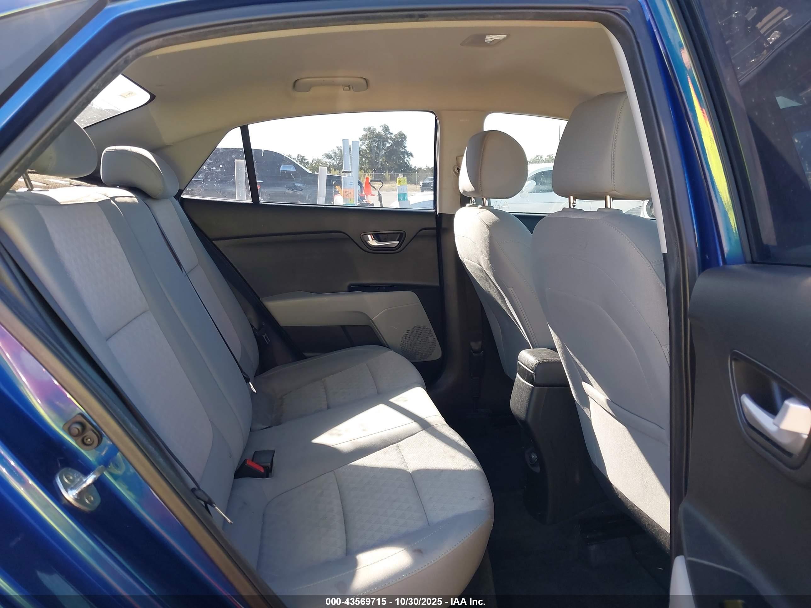 KIA RIO image 8
