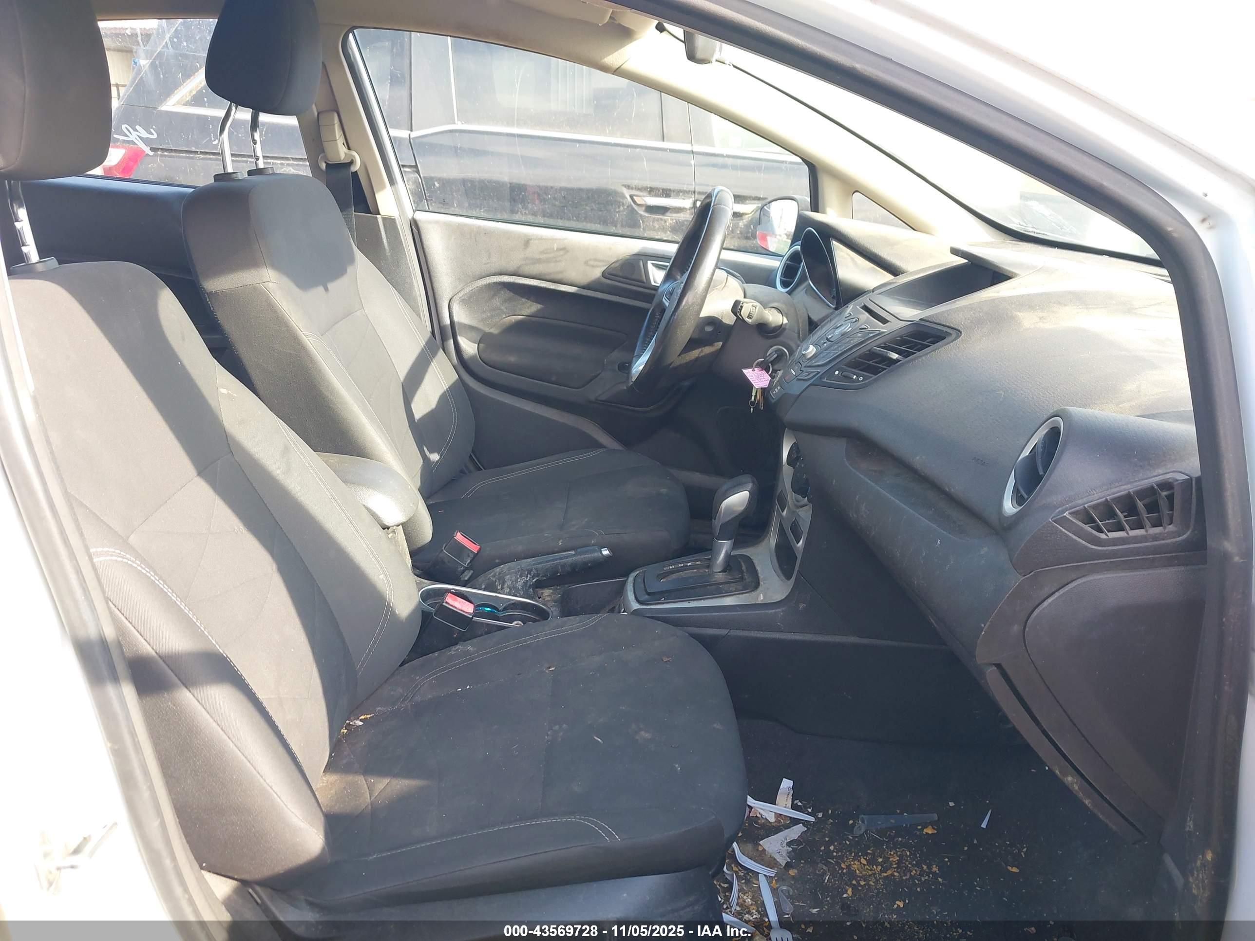 FORD FIESTA image 5