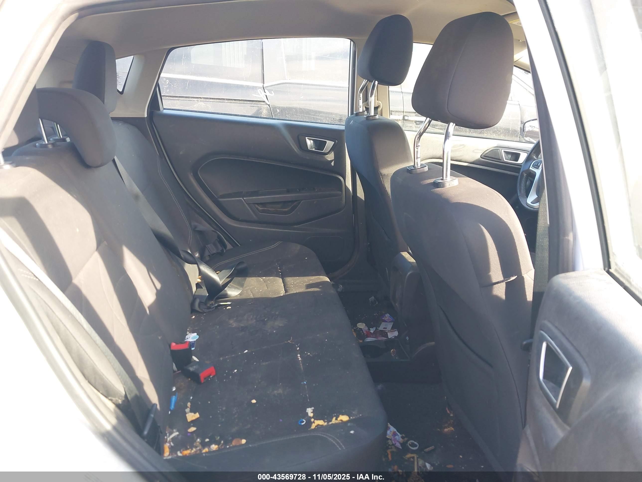 FORD FIESTA image 8