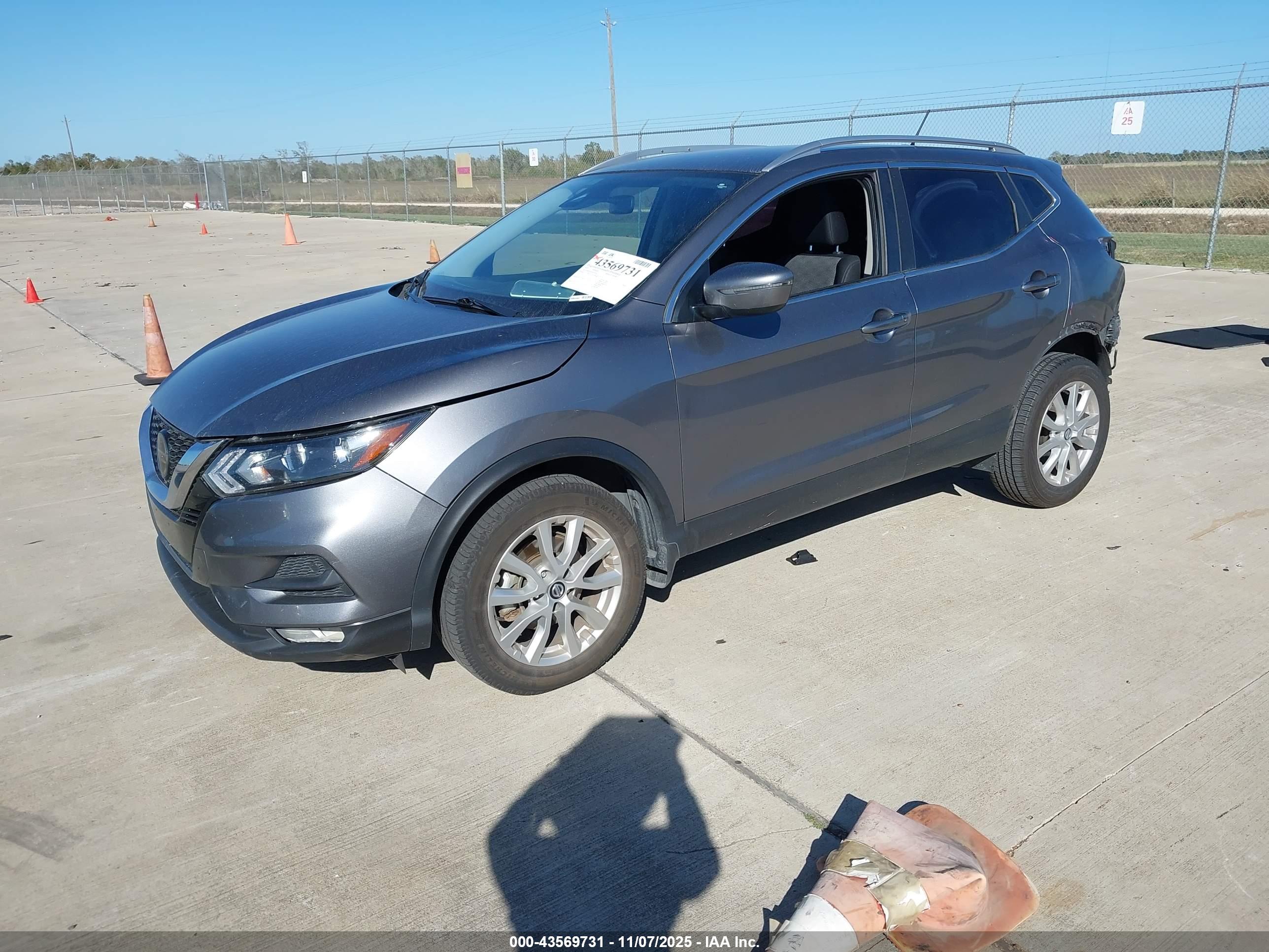 NISSAN ROGUE image 2