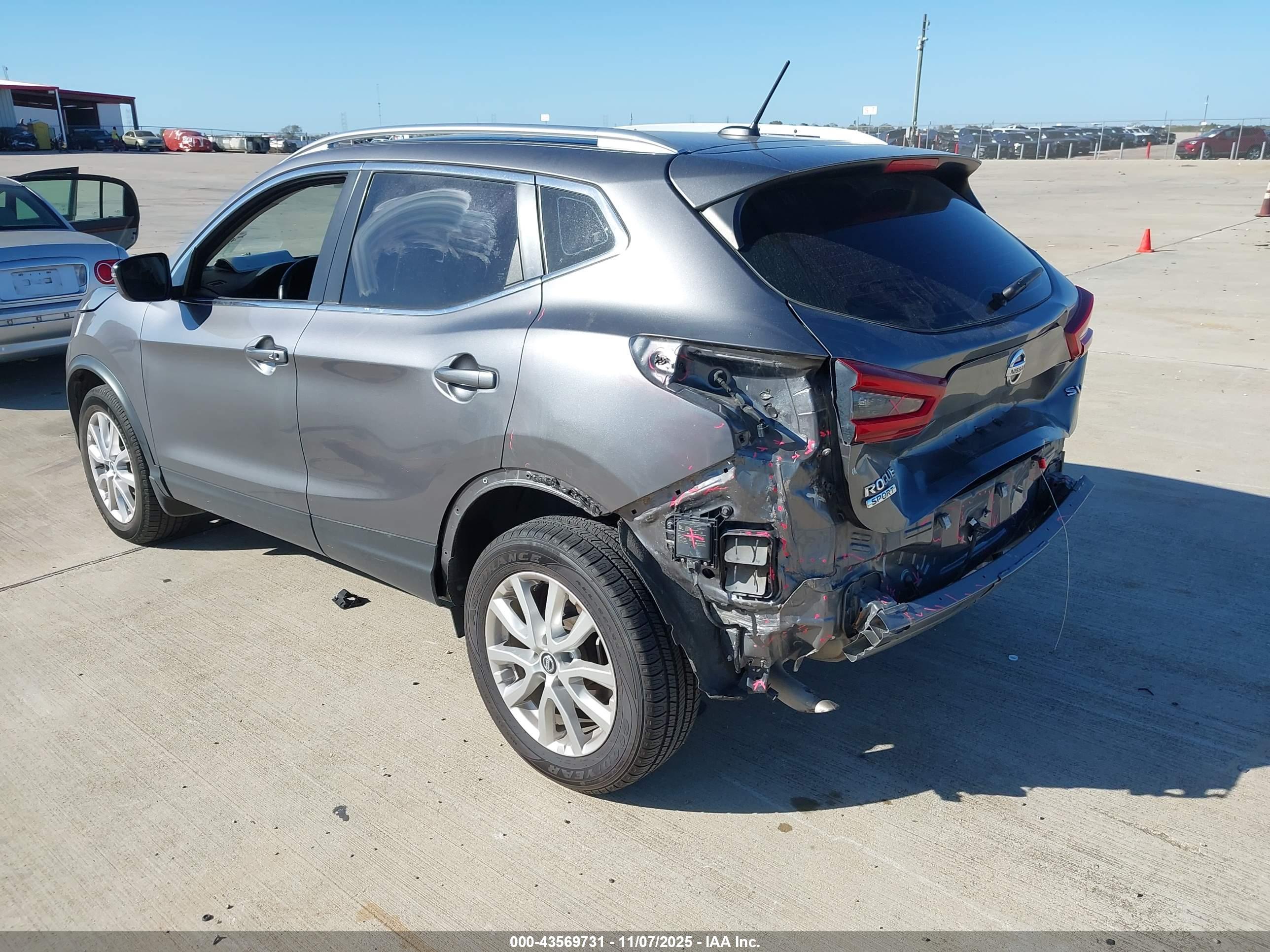 NISSAN ROGUE image 3