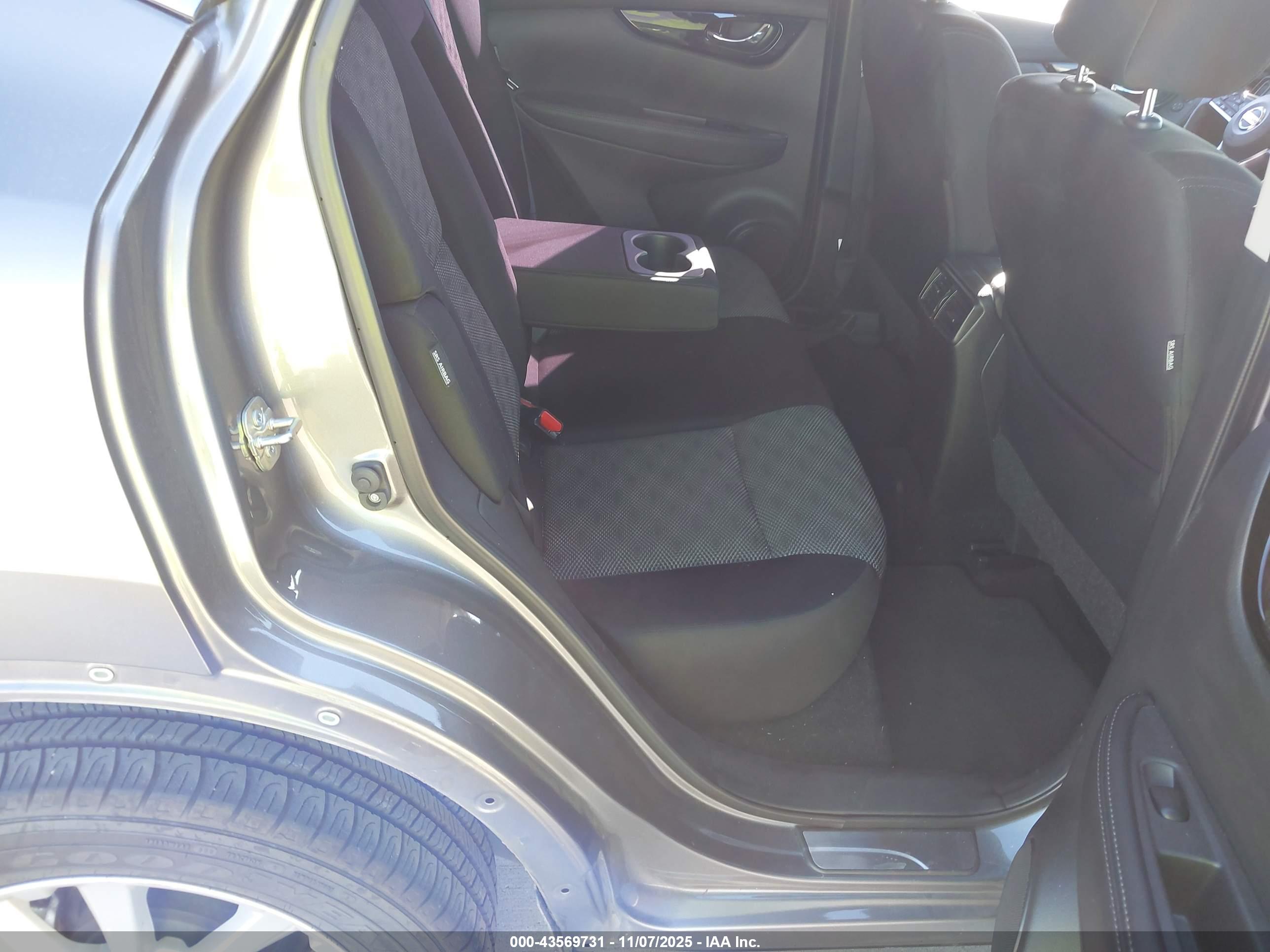 NISSAN ROGUE image 8