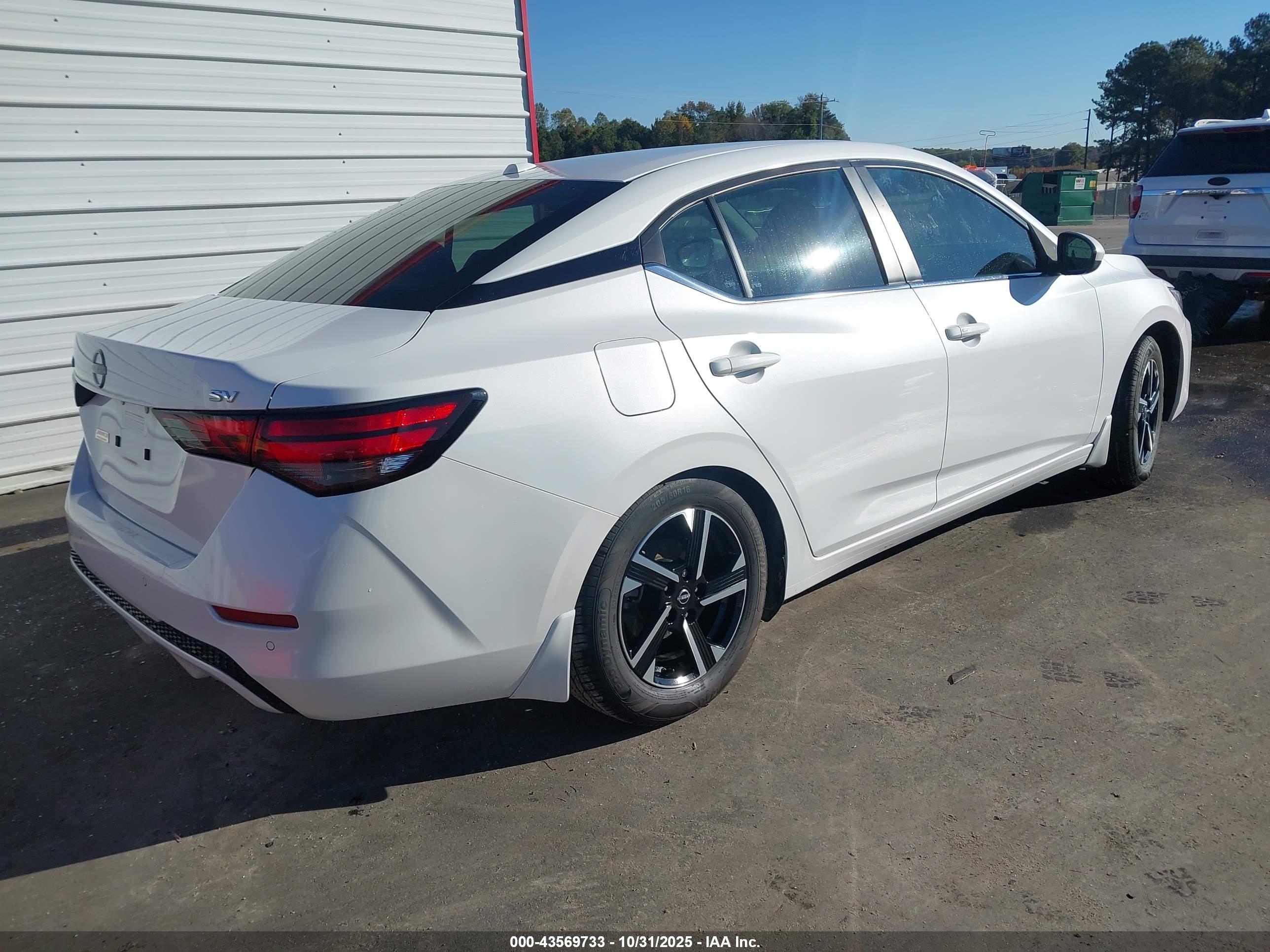 NISSAN SENTRA image 4