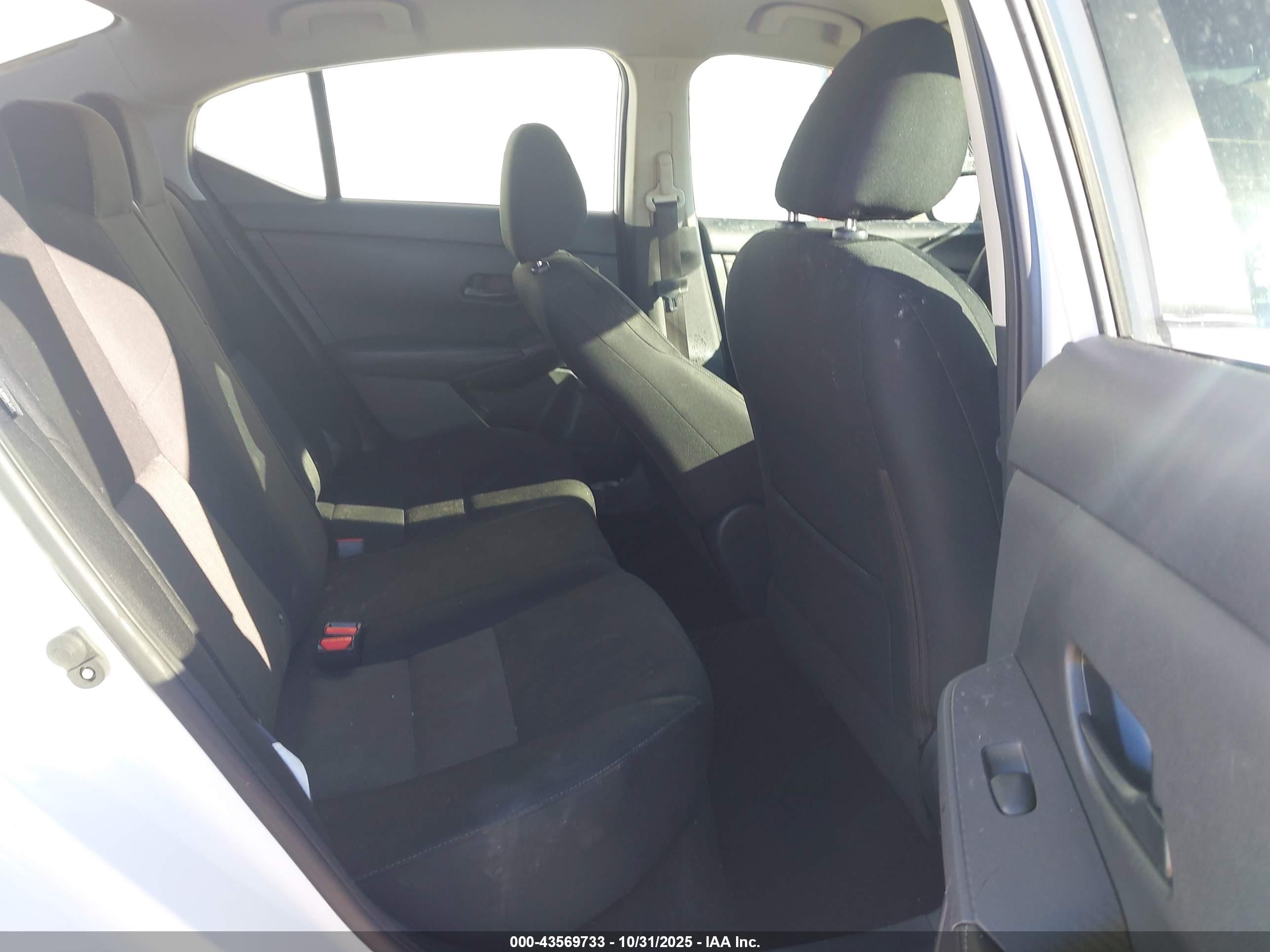 NISSAN SENTRA image 8