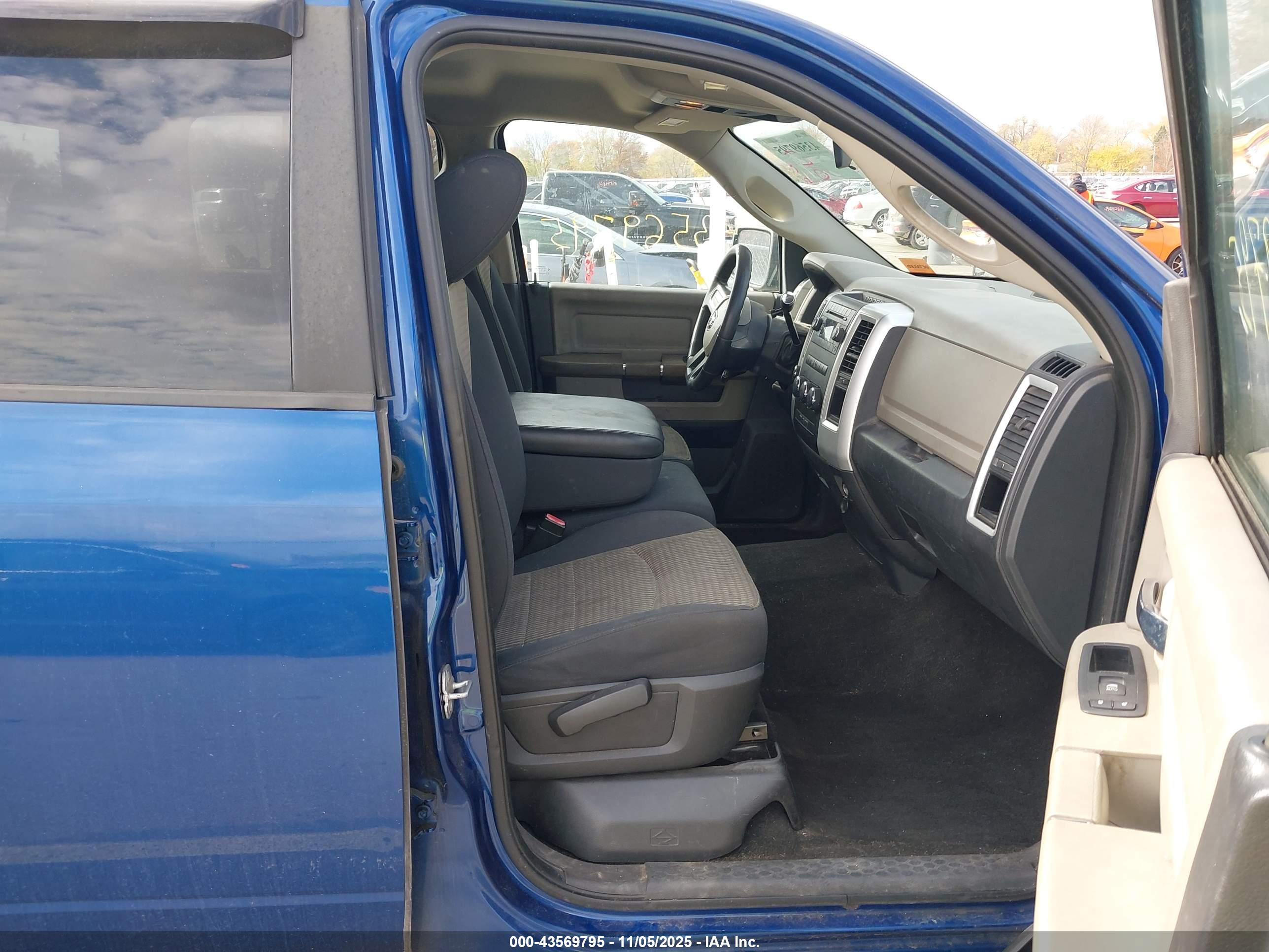 DODGE RAM image 5