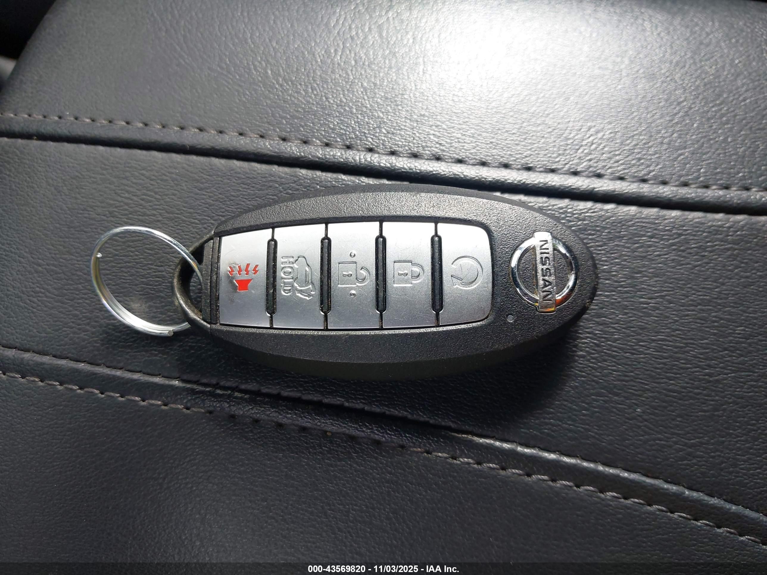 NISSAN ROGUE image 11