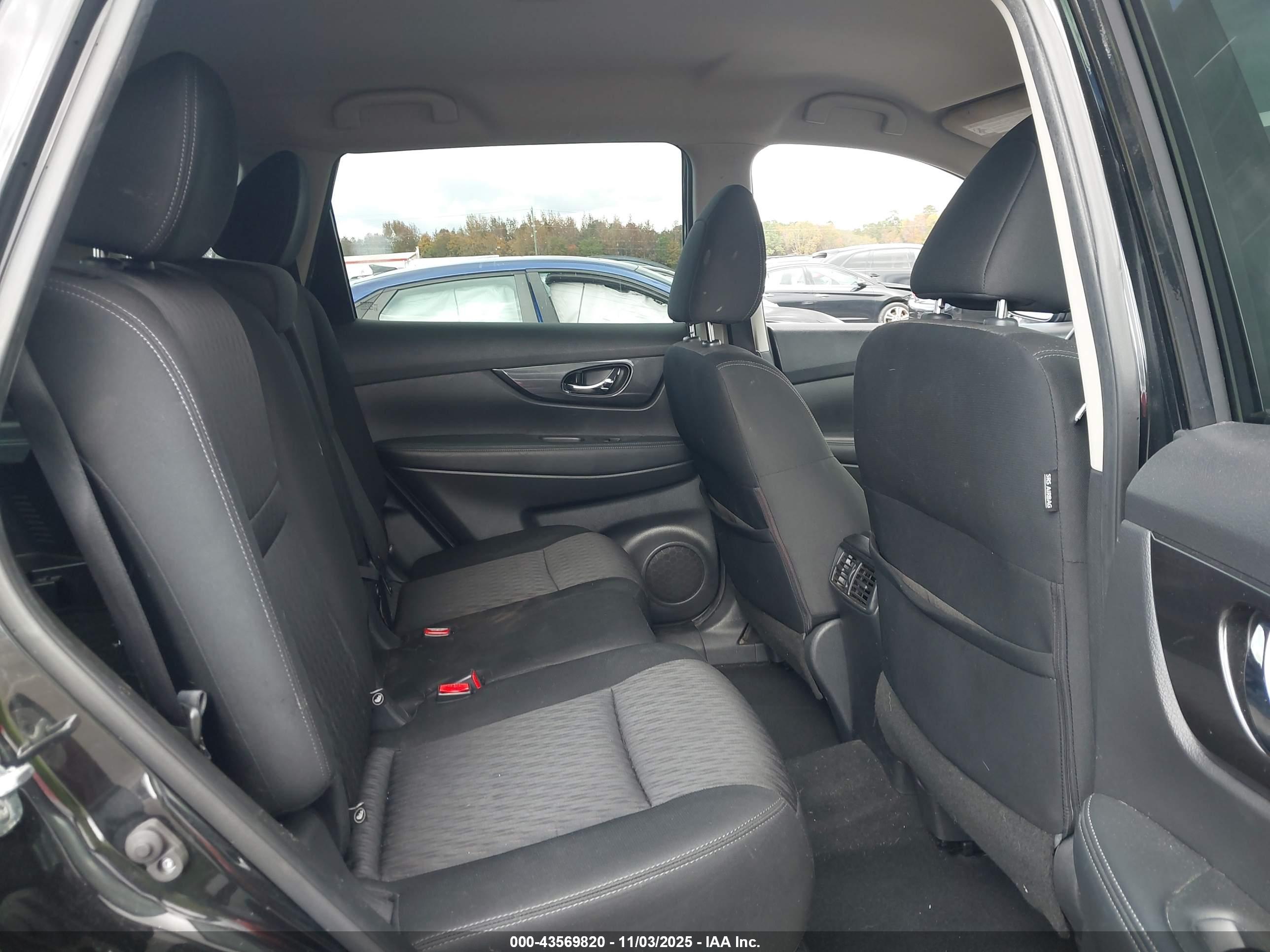 NISSAN ROGUE image 8