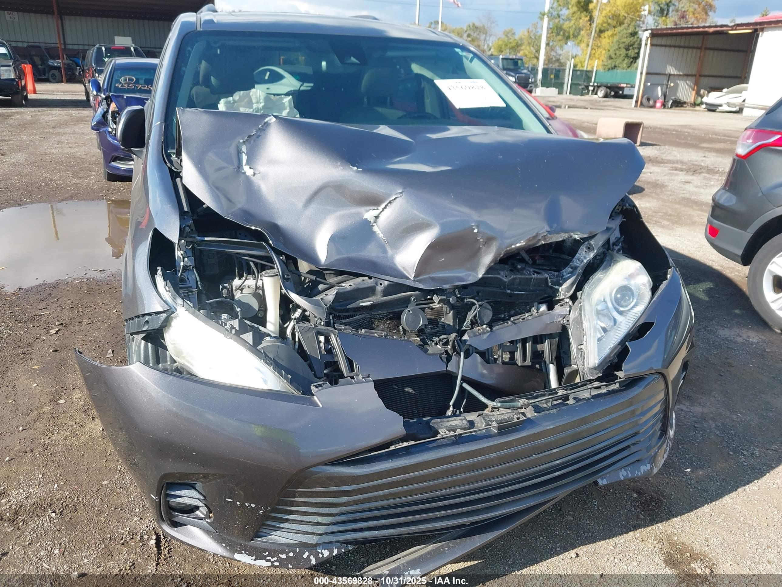 TOYOTA SIENNA image 6