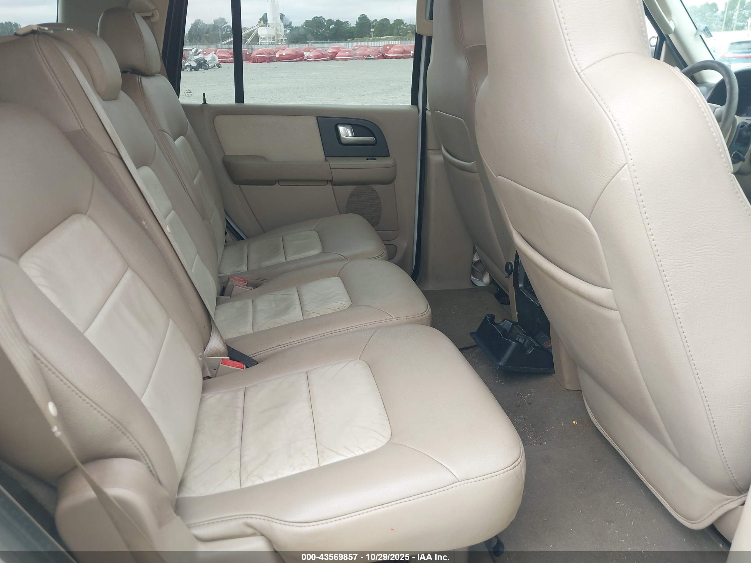 FORD EXPEDITION image 8