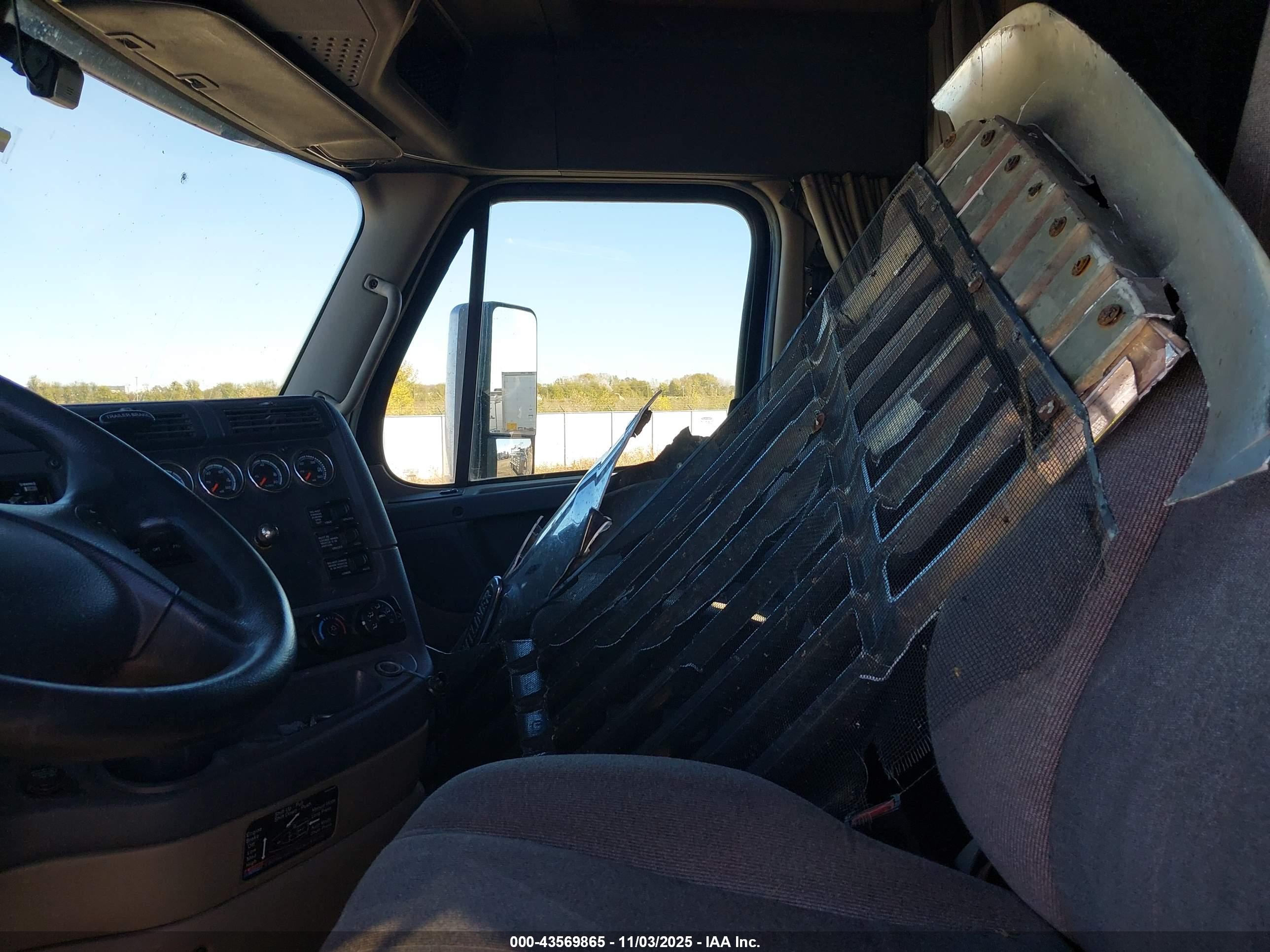 FREIGHTLINER CASCADIA image 8