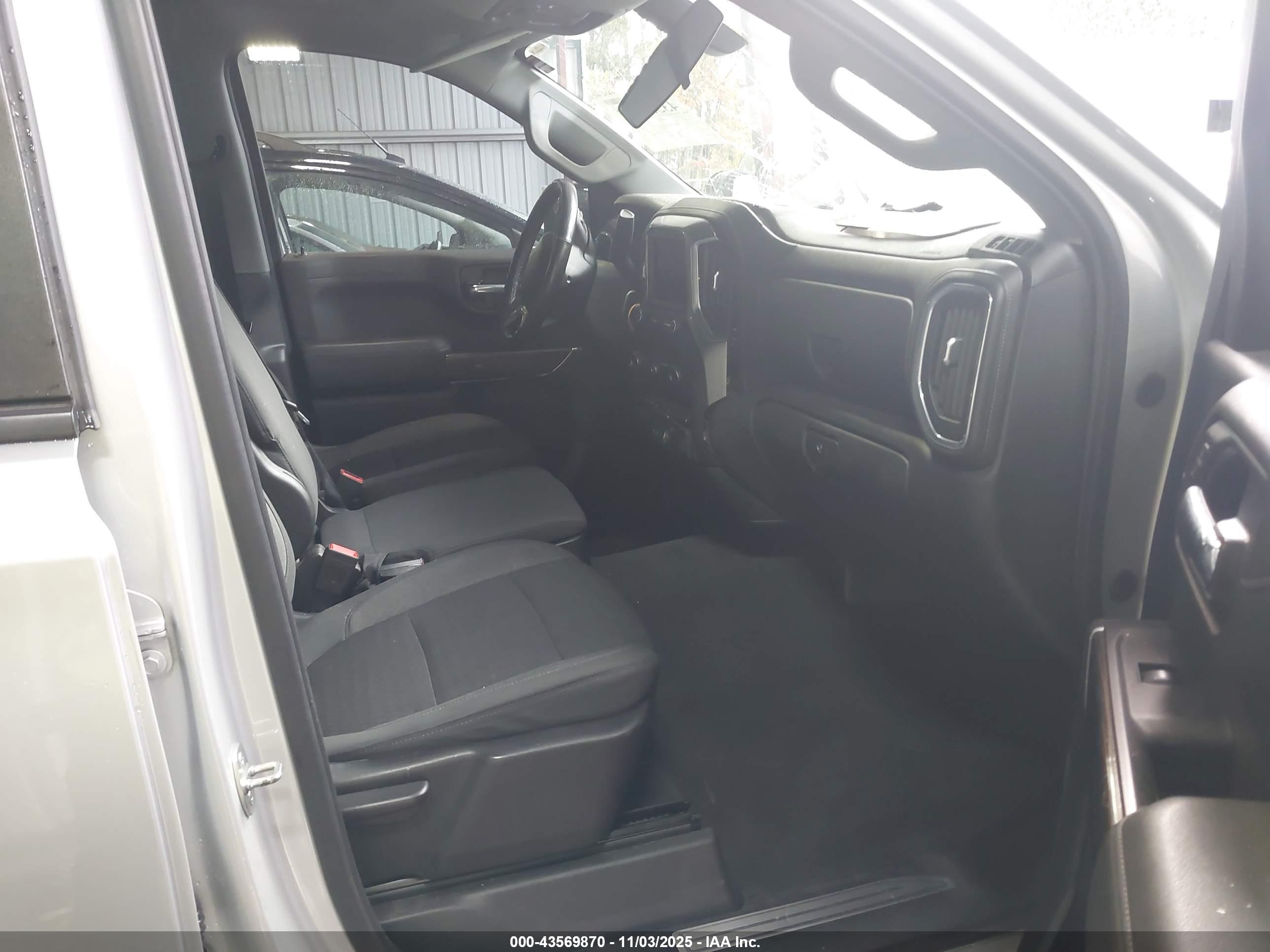 CHEVROLET SILVERADO image 5