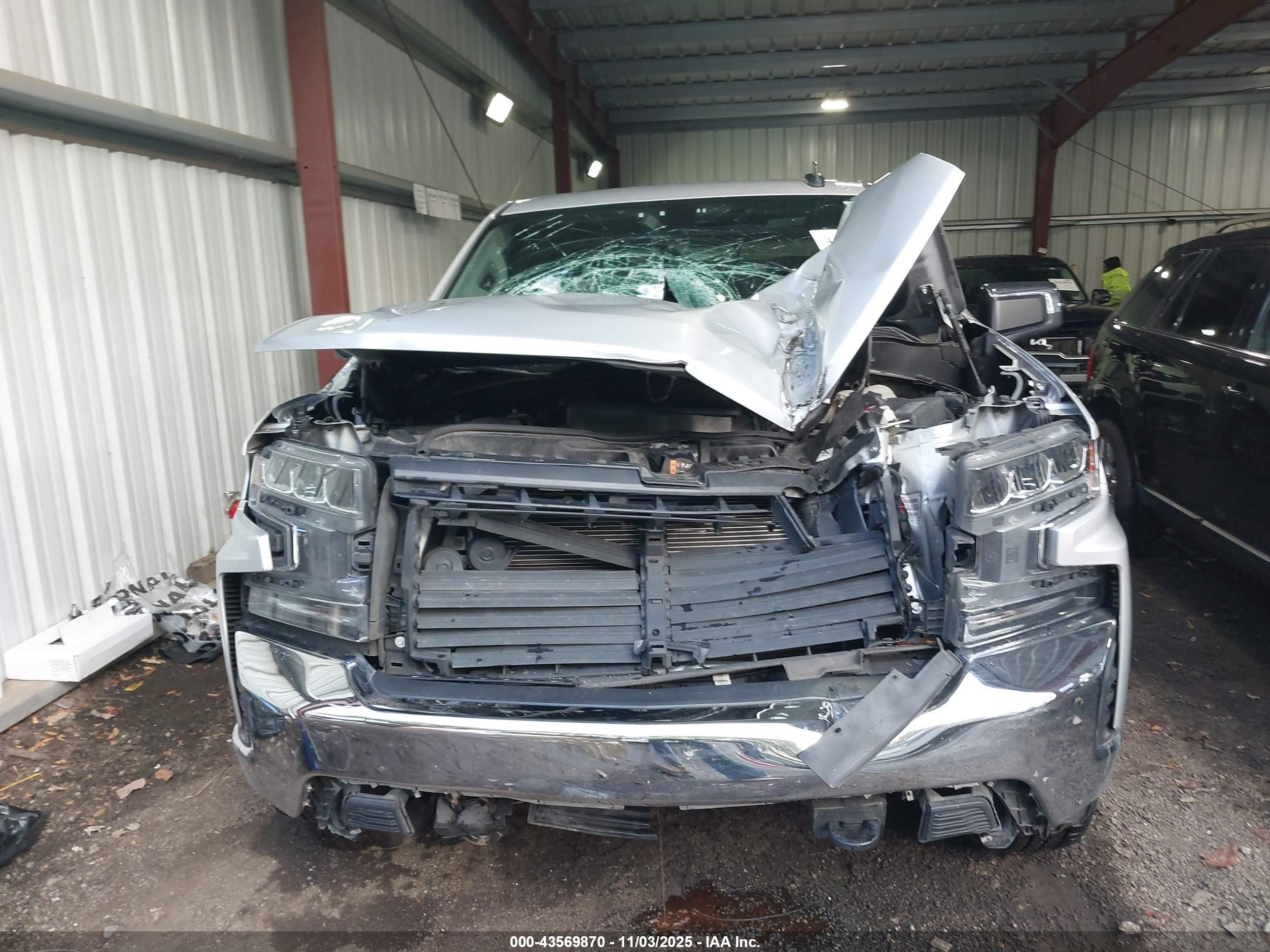 CHEVROLET SILVERADO image 6