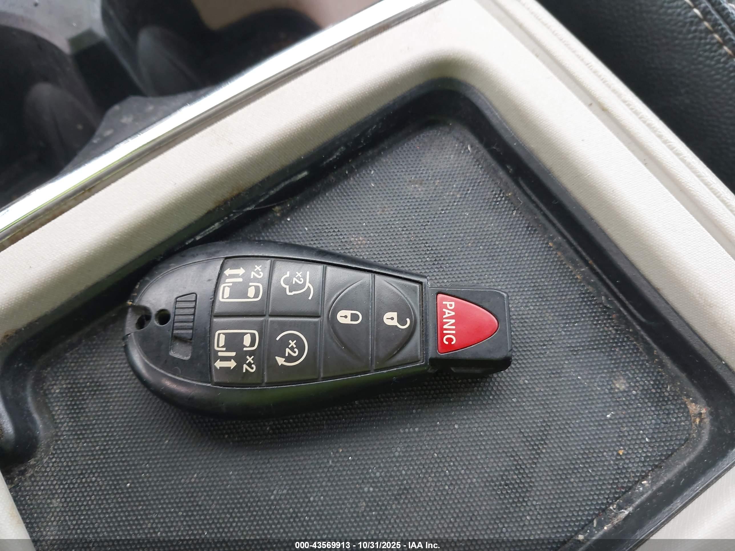 CHRYSLER TOWN image 11