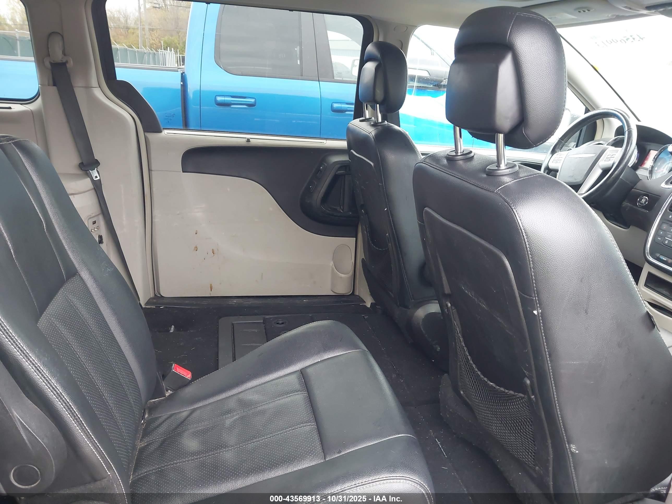 CHRYSLER TOWN image 8