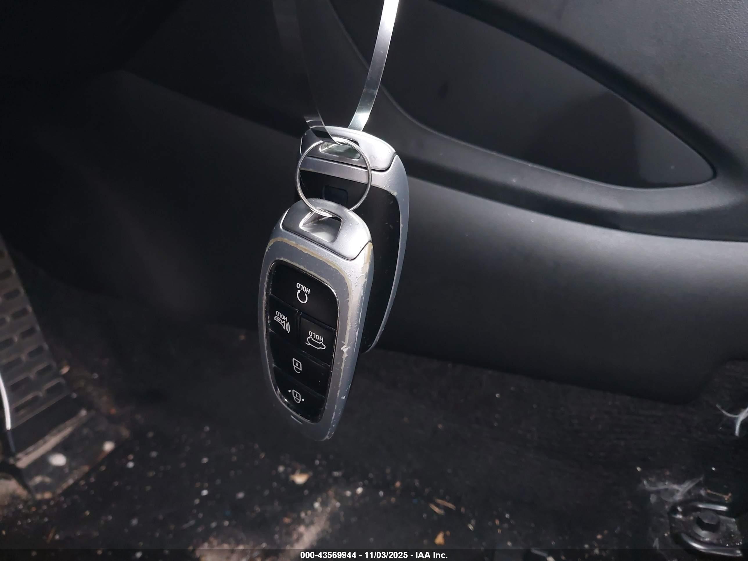 HYUNDAI TUCSON image 11