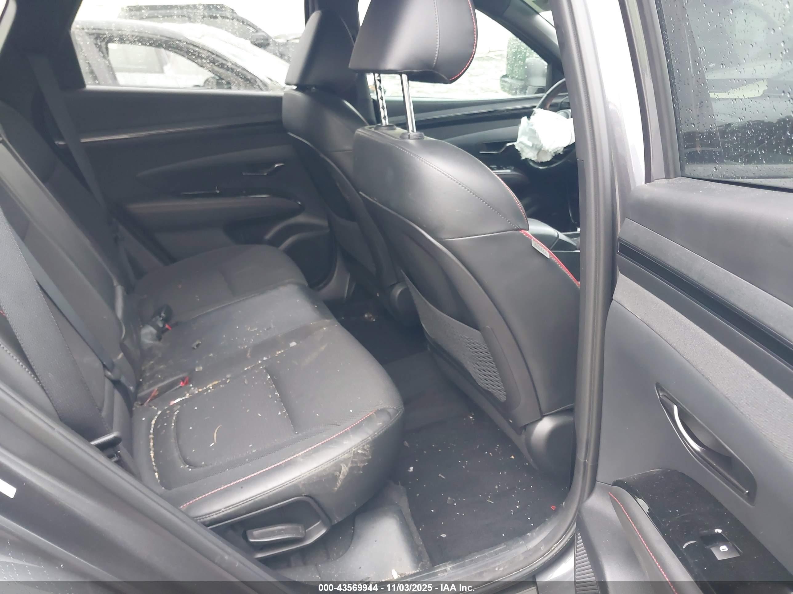 HYUNDAI TUCSON image 8