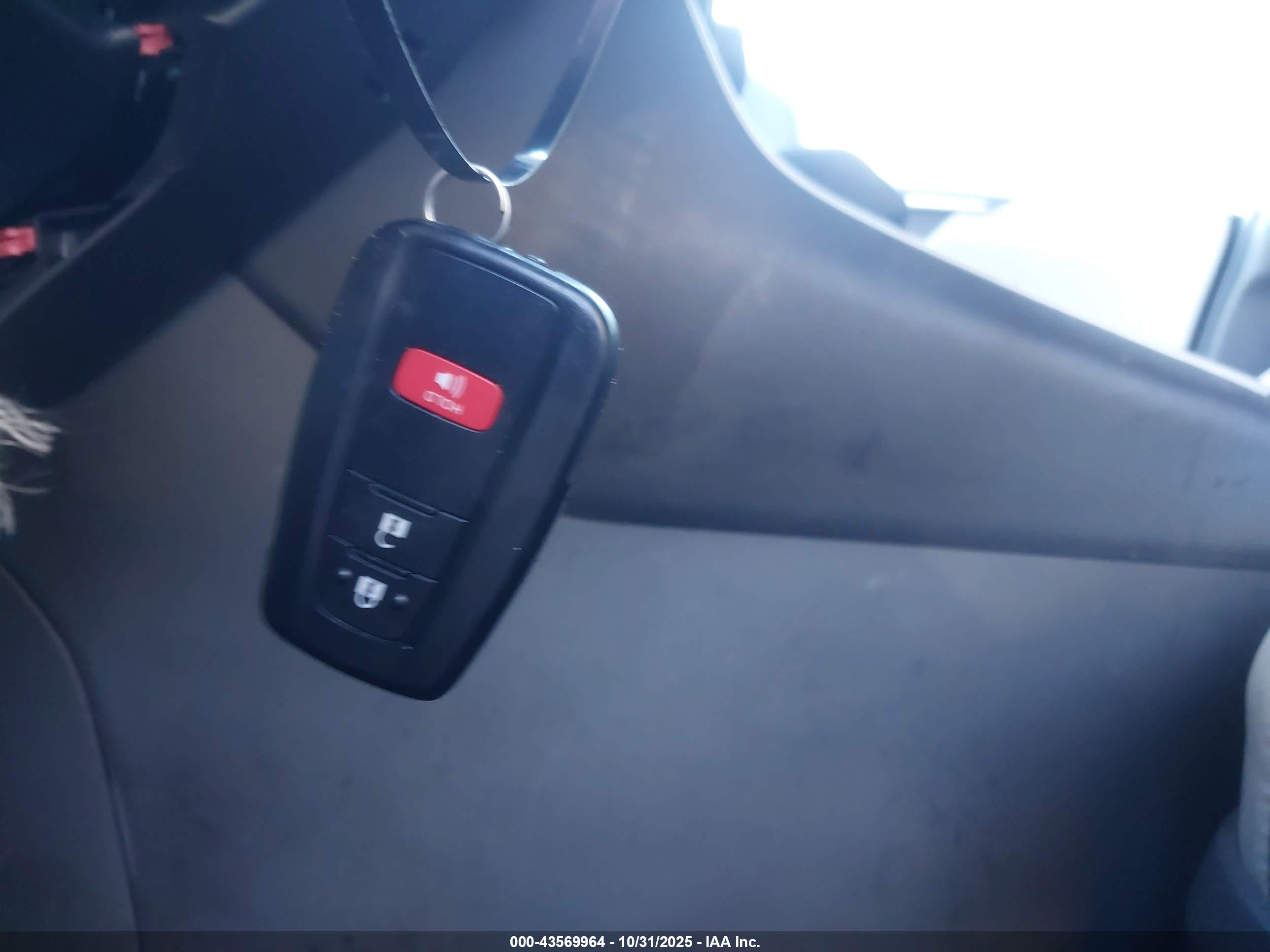 TOYOTA RAV4 image 11